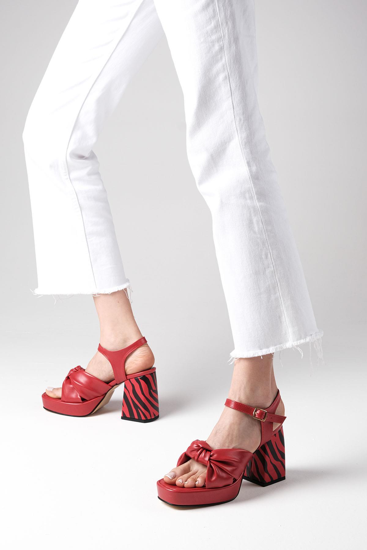 Sandra Kırmızı Renk Platformlu Sandalet