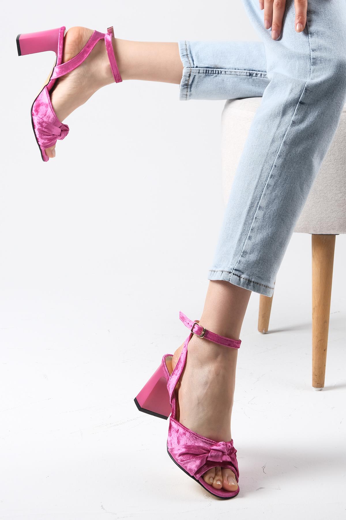 Sandy Fuşya Renk Kadife Topuklu Sandalet