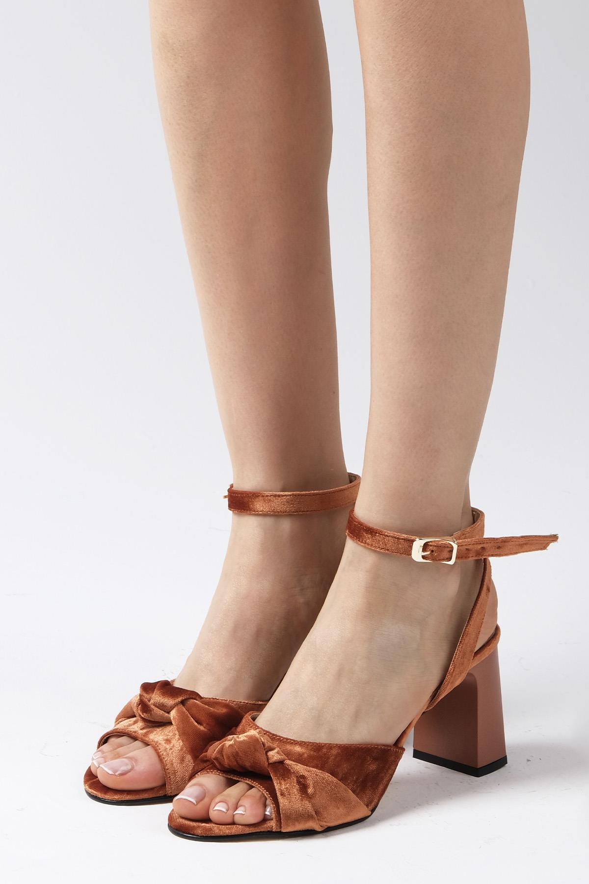 Sandy Taba Renk Kadife Topuklu Sandalet