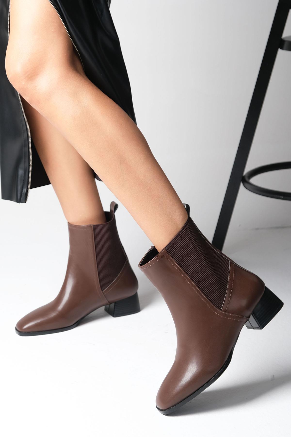 Shania Kahverengi Küt Burunlu Lastikli Bot