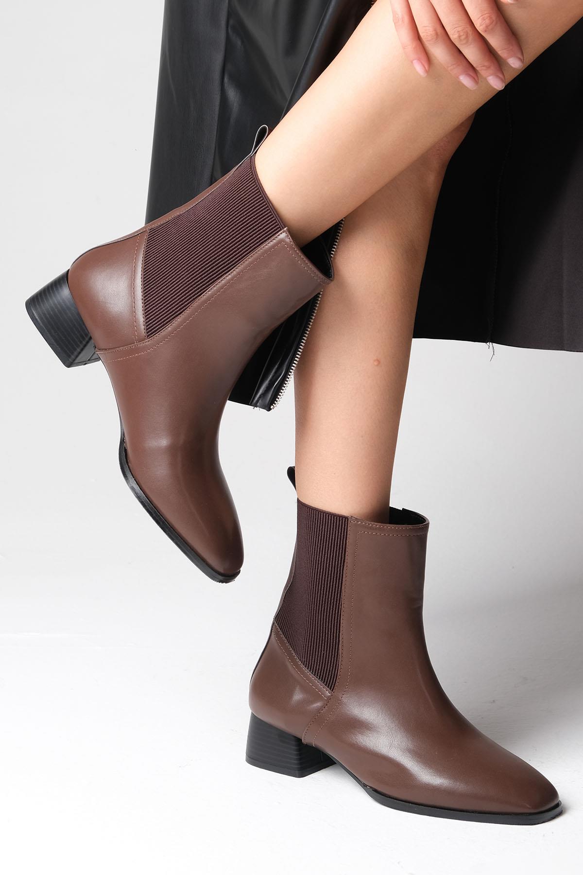 Shania Kahverengi Küt Burunlu Lastikli Bot