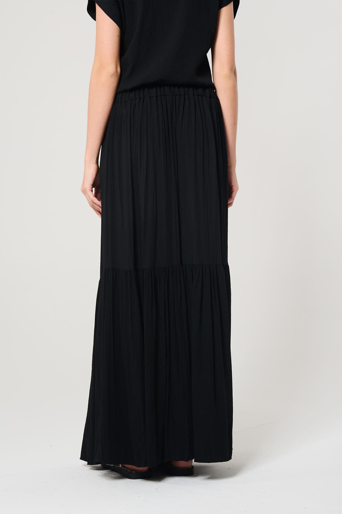 Buruşuk Görünümlü Siyah Renk Maksi Etek