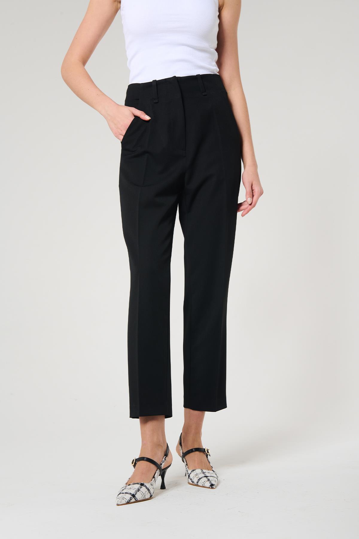 Siyah Renk Havuç Pantolon