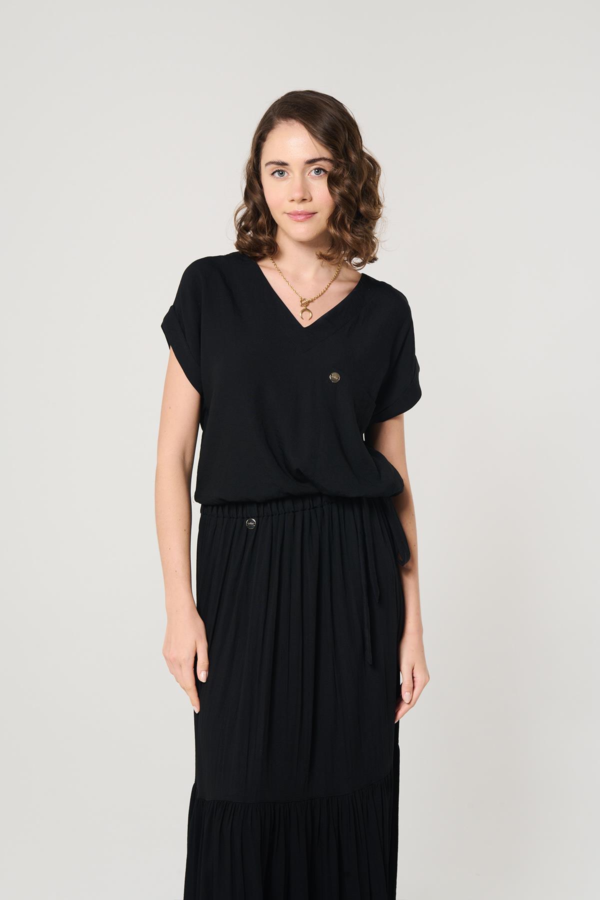 Siyah Renk Kare Cepli Bluz