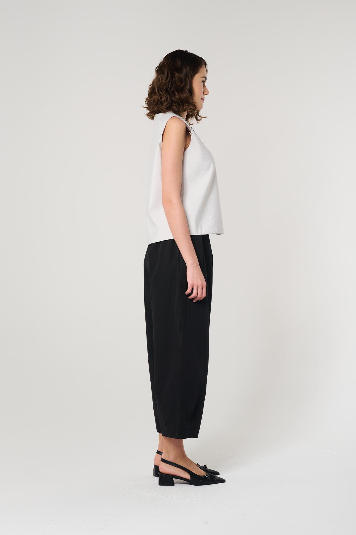 Siyah Renk Crop Pantolon