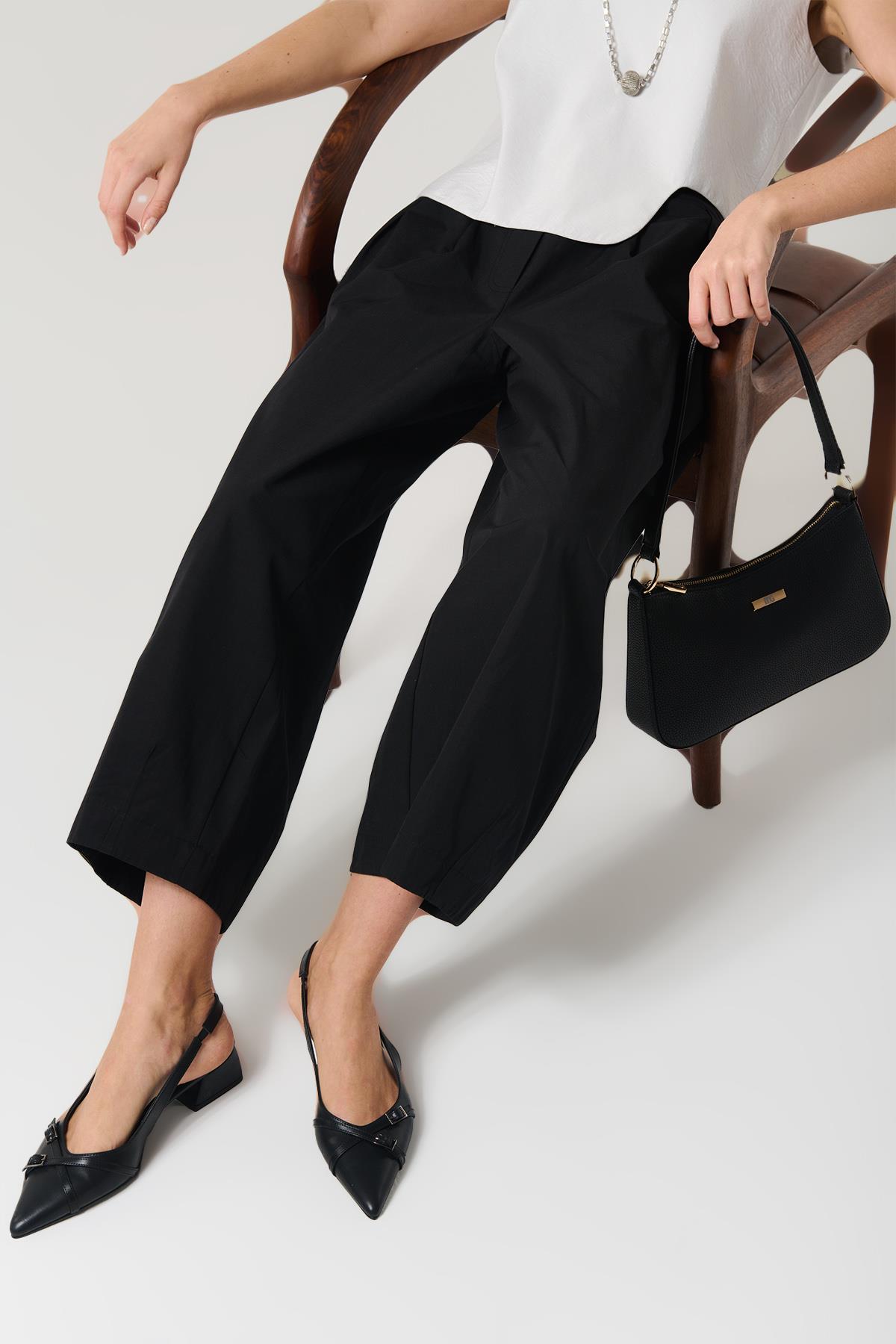 Siyah Renk Crop Pantolon