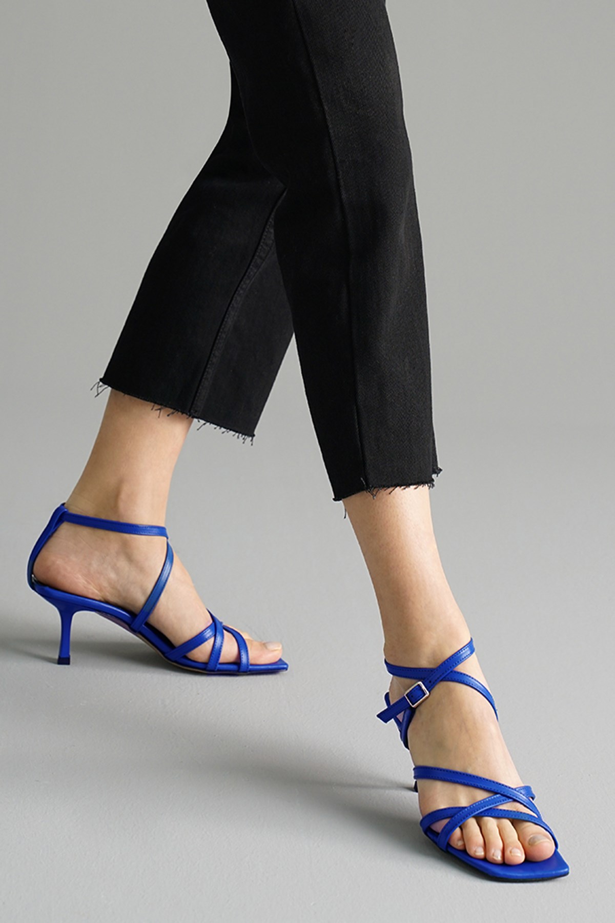 Valeria Saks Mavi Renk Topuklu Sandalet