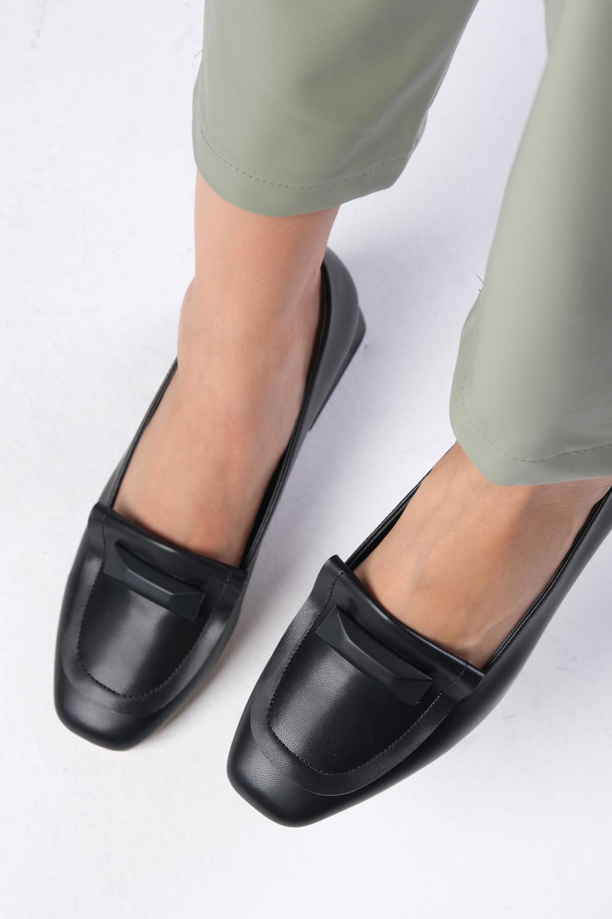 Verona Siyah Renk Kısa Topuklu Ayakkabı