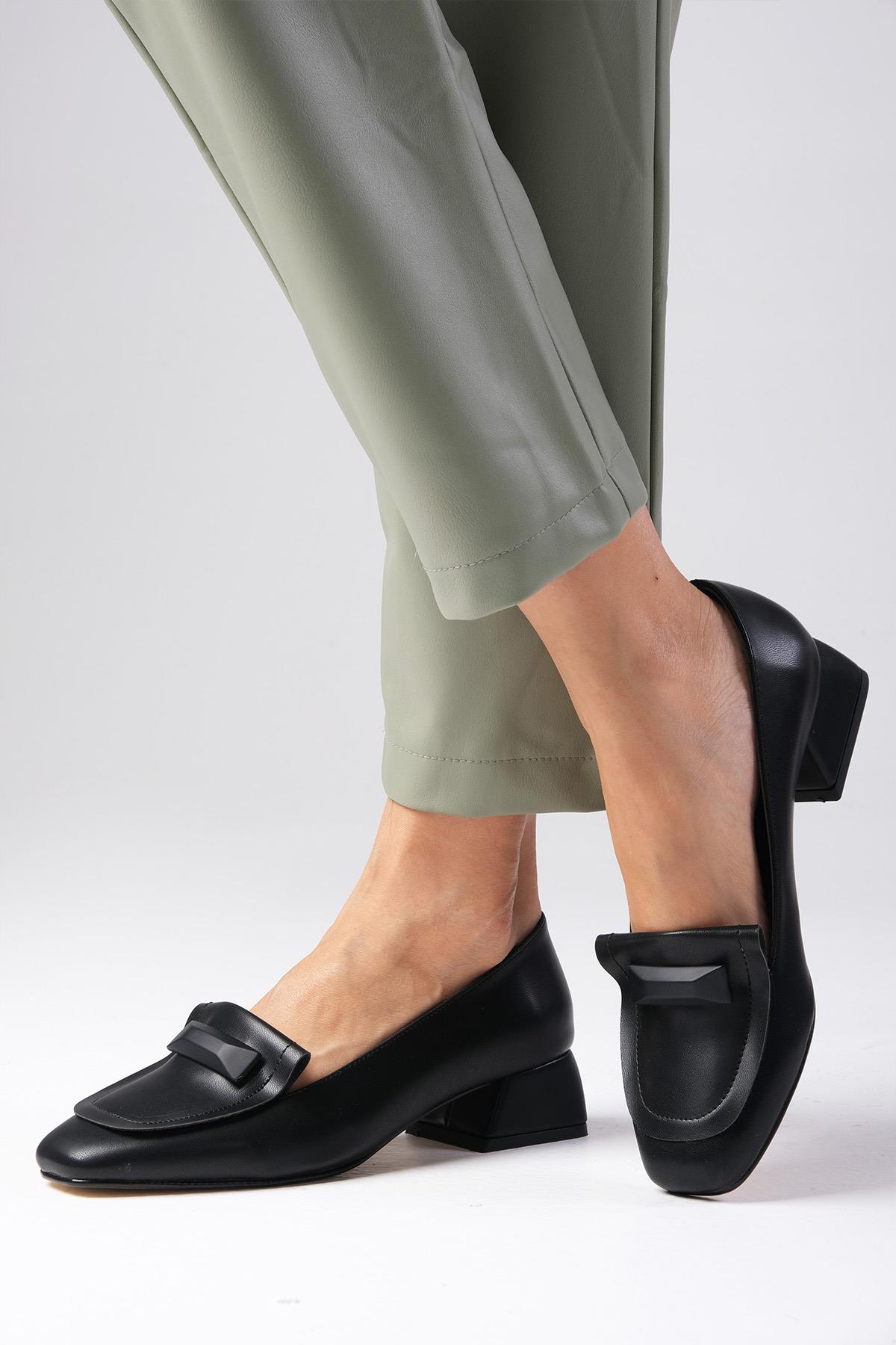 Verona Siyah Renk Kısa Topuklu Ayakkabı