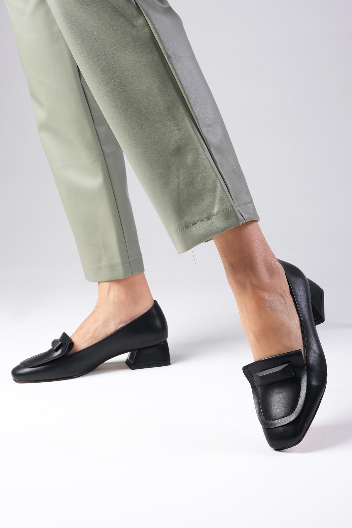 Verona Siyah Renk Kısa Topuklu Ayakkabı