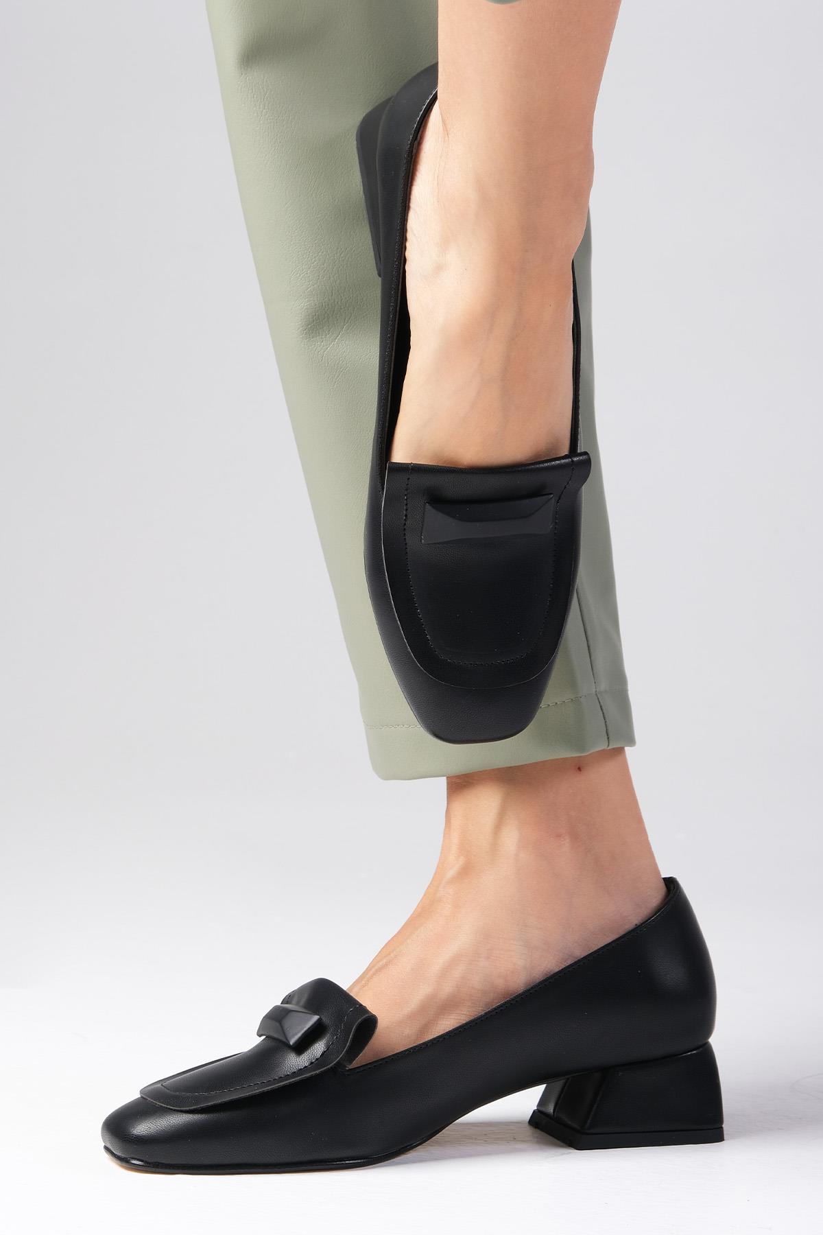 Verona Siyah Renk Kısa Topuklu Ayakkabı