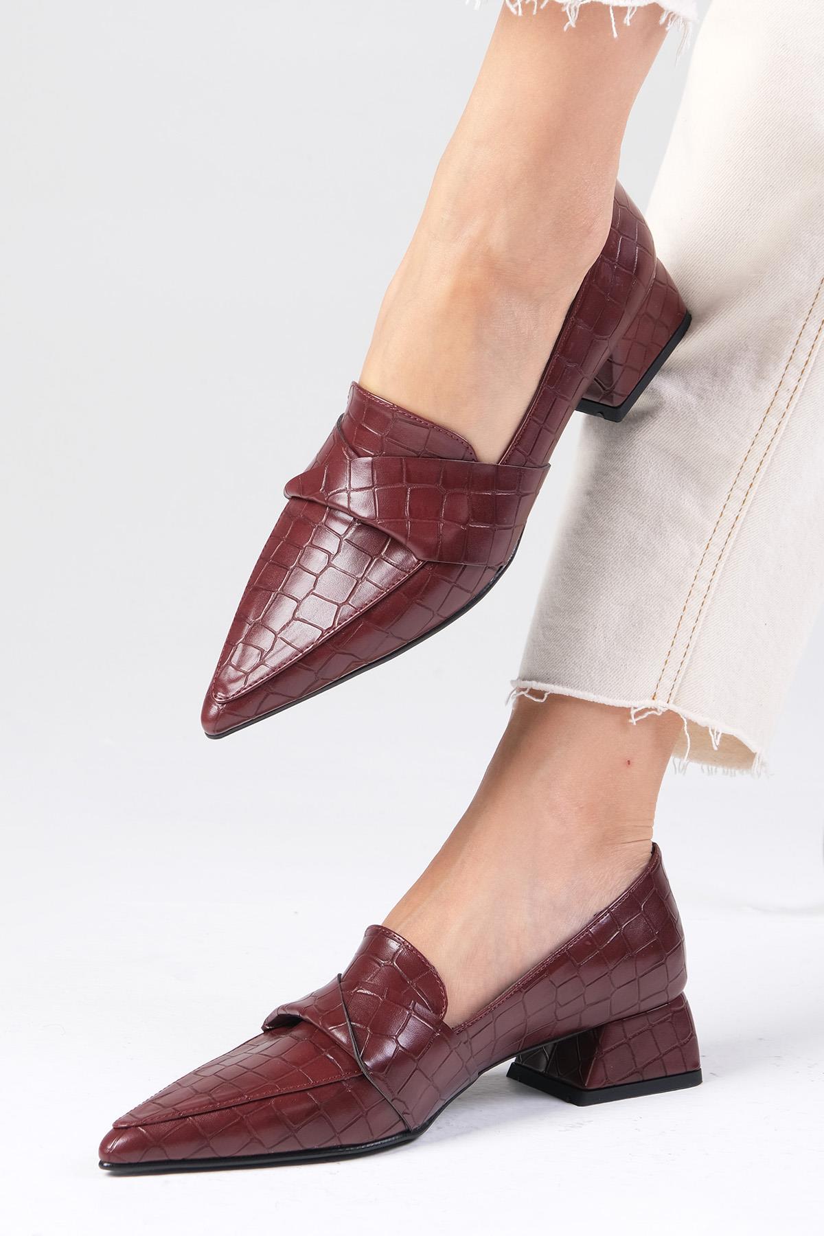 Vilda Bordo Renk Kısa Topuklu Ayakkabı