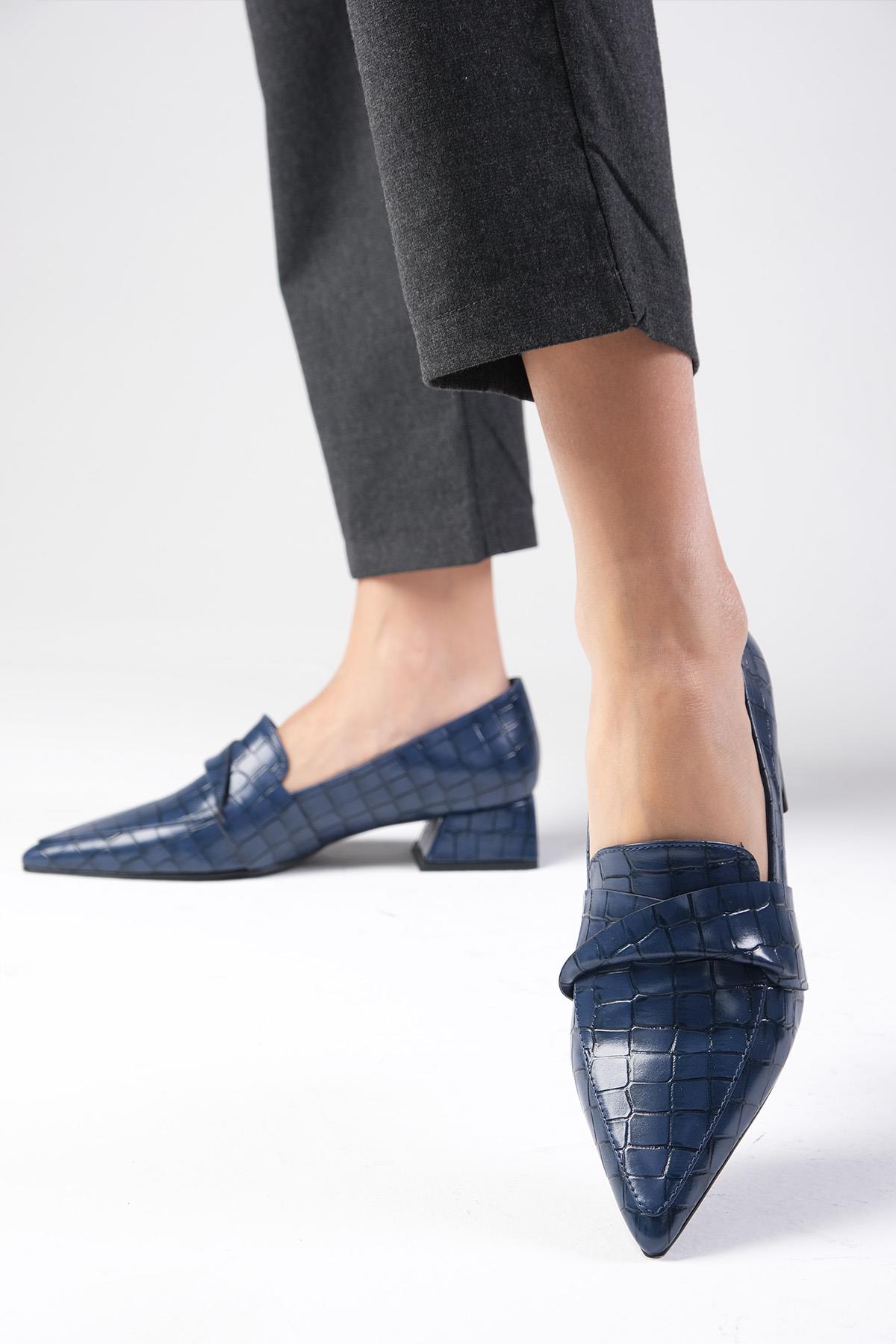 Vilda Lacivert Renk Kısa Topuklu Ayakkabı