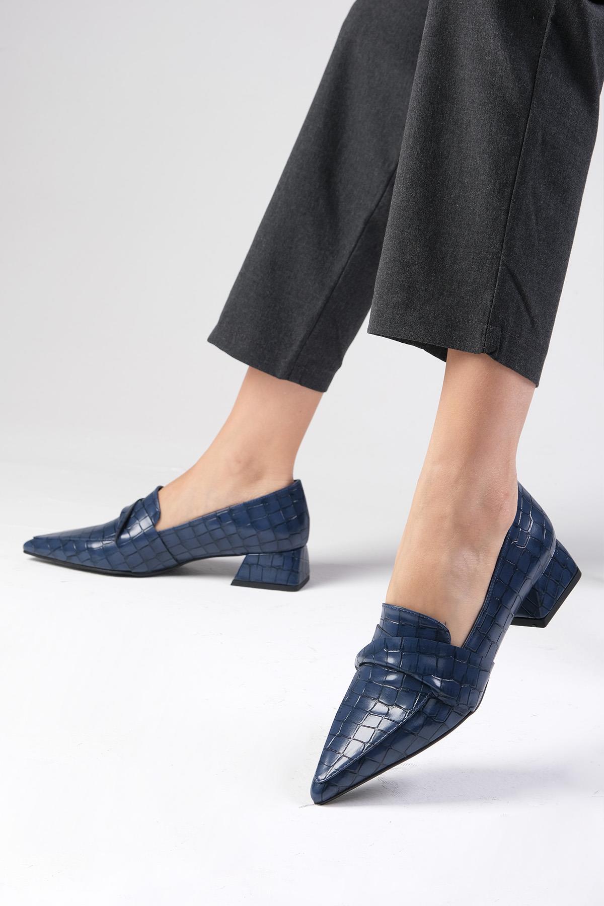 Vilda Lacivert Renk Kısa Topuklu Ayakkabı