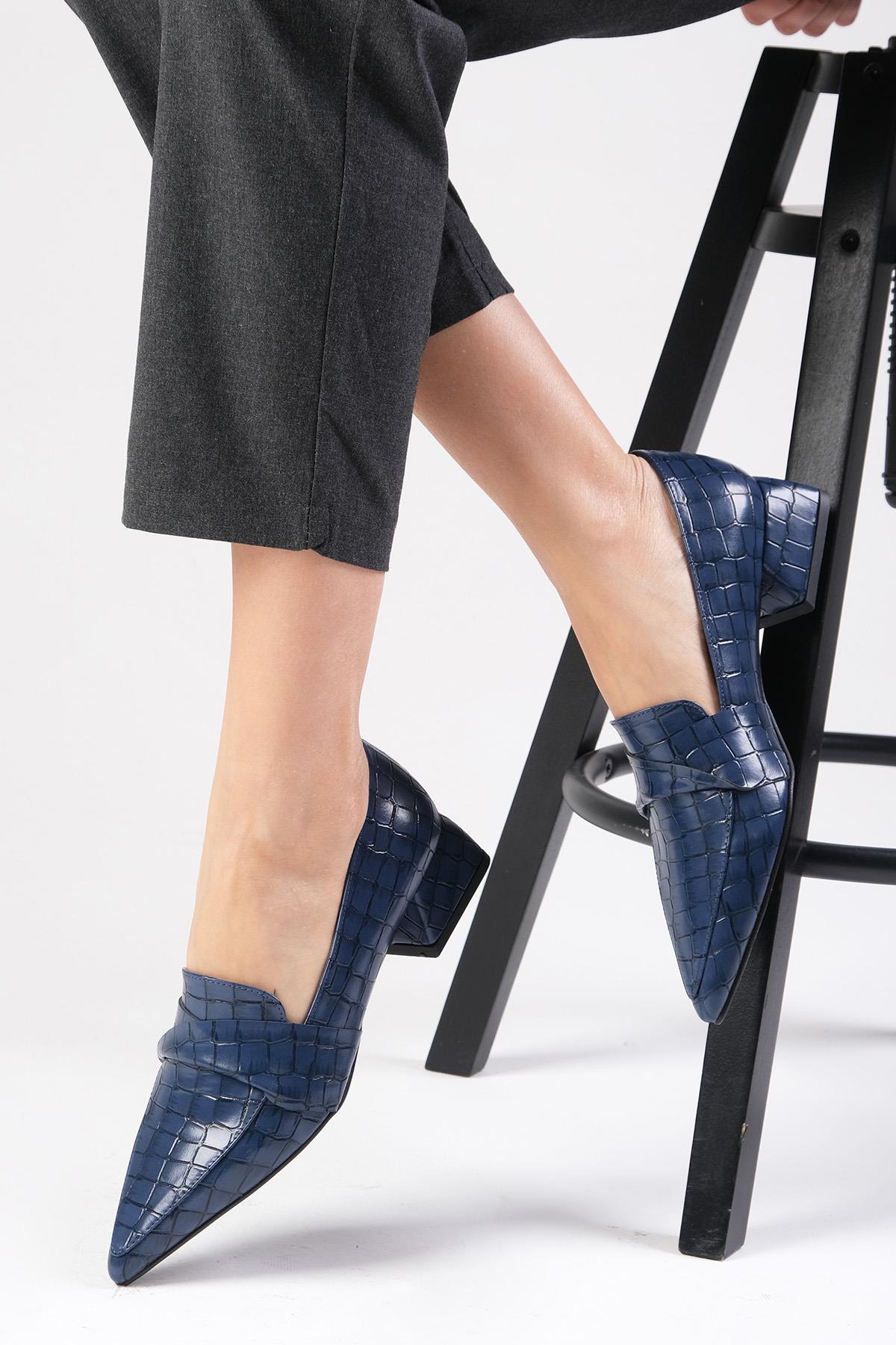 Vilda Lacivert Renk Kısa Topuklu Ayakkabı