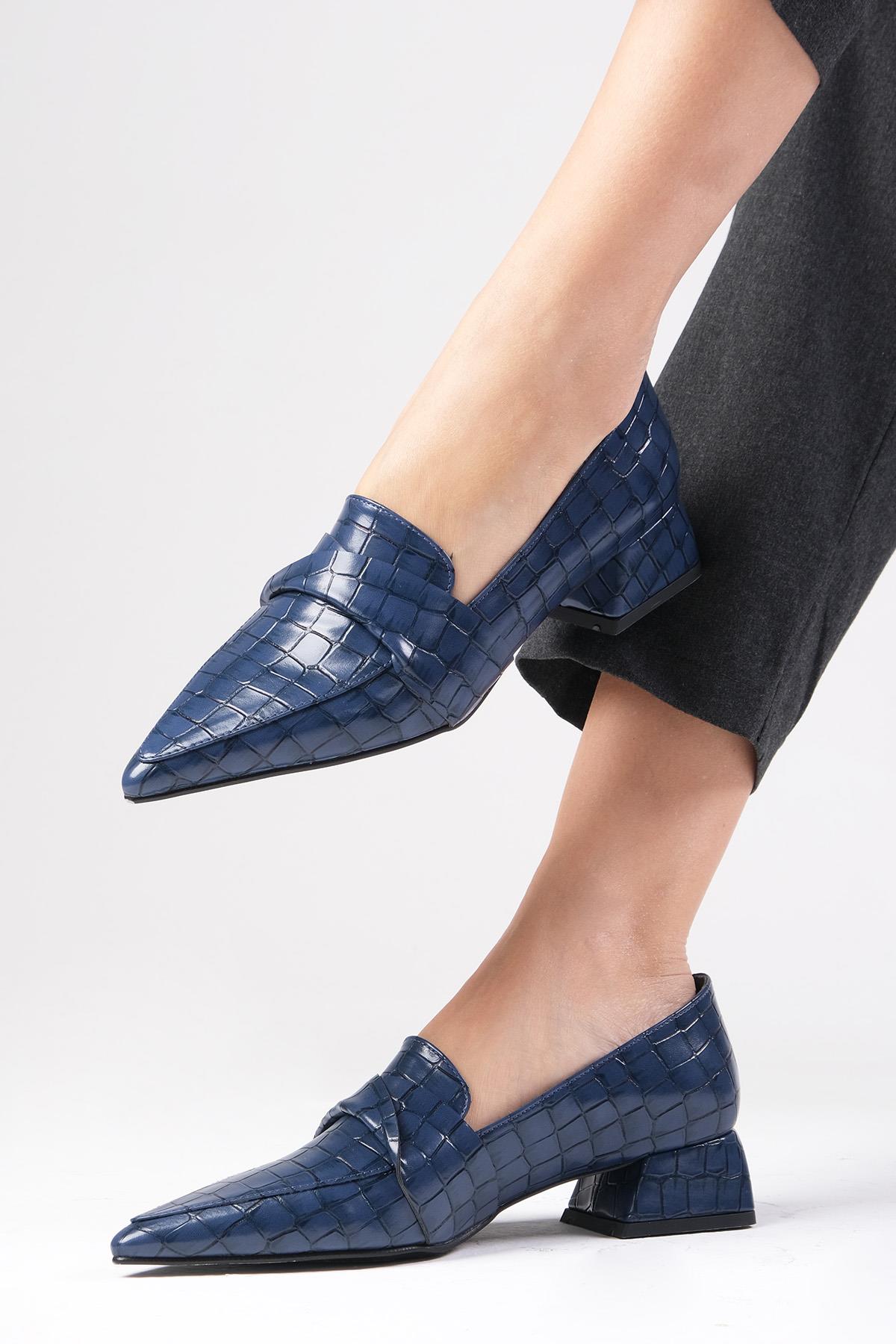 Vilda Lacivert Renk Kısa Topuklu Ayakkabı