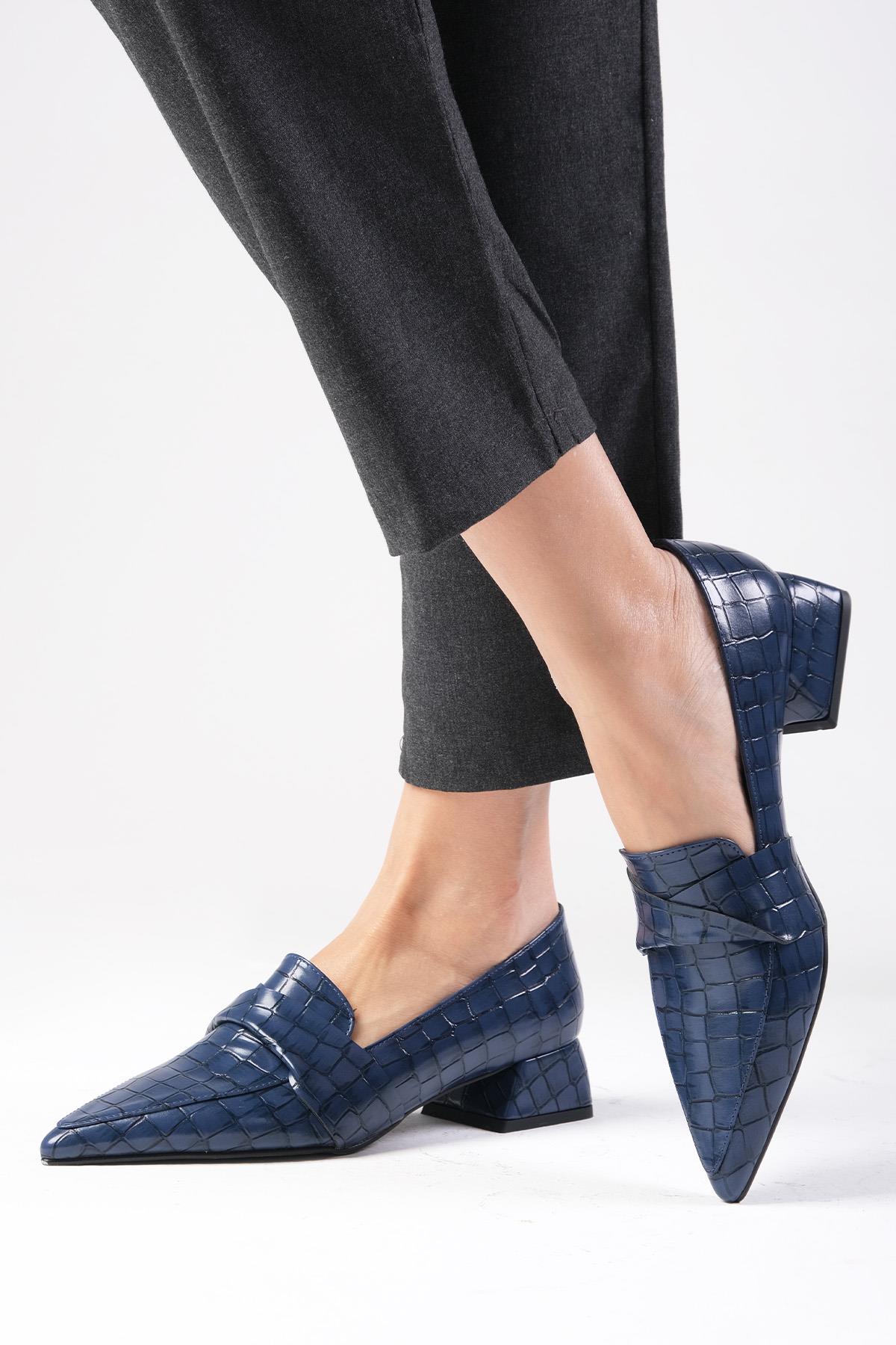 Vilda Lacivert Renk Kısa Topuklu Ayakkabı