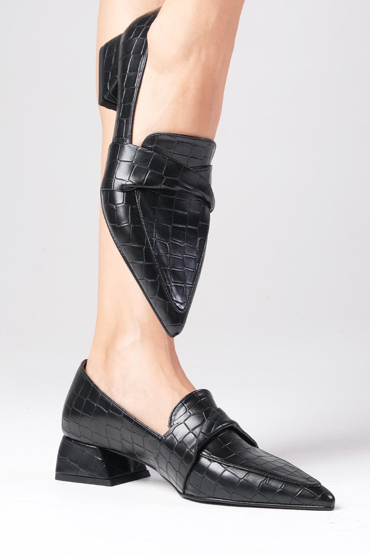 Vilda Siyah Renk Kısa Topuklu Ayakkabı