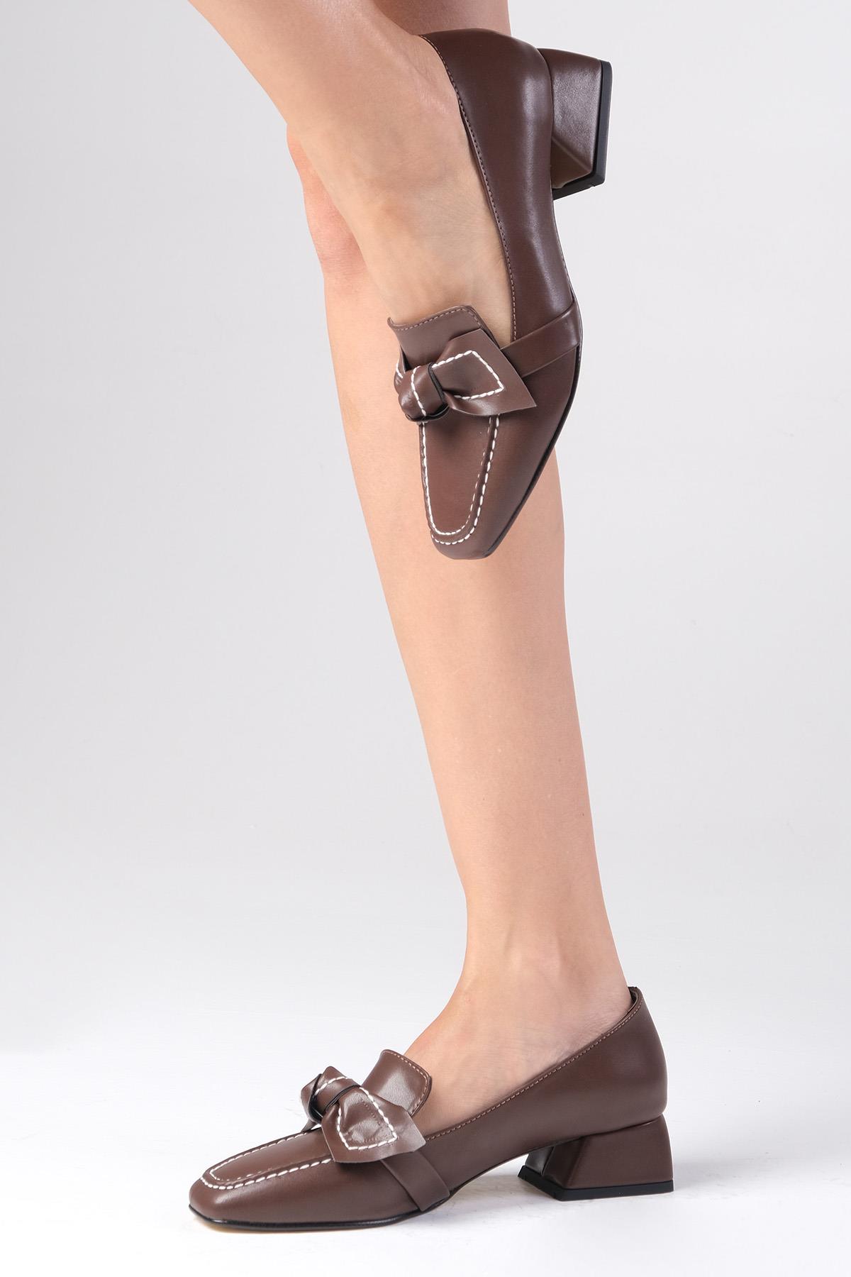 Viola Kahverengi Kısa Topuklu Ayakkabı