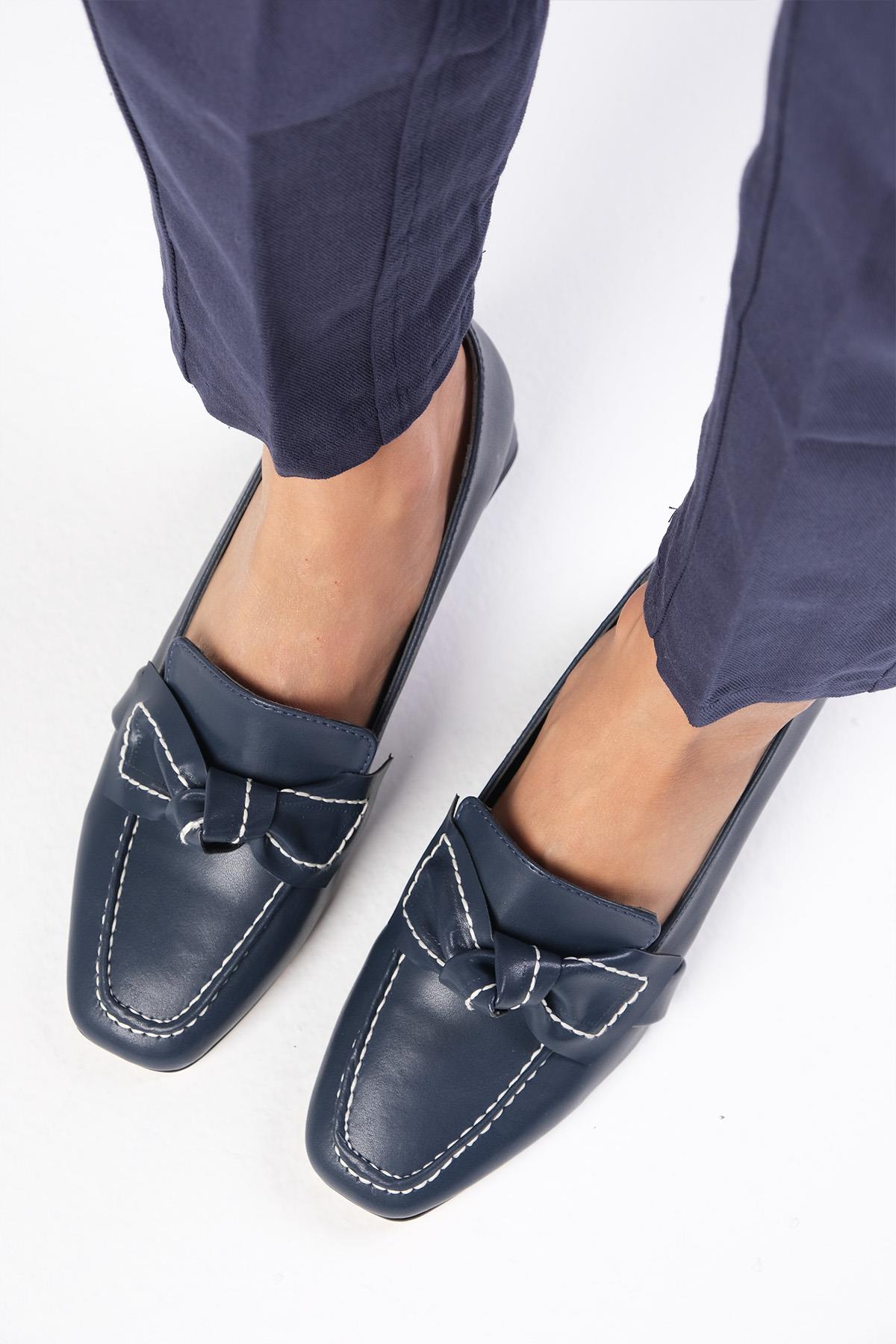 Viola Lacivert Renk Kısa Topuklu Ayakkabı