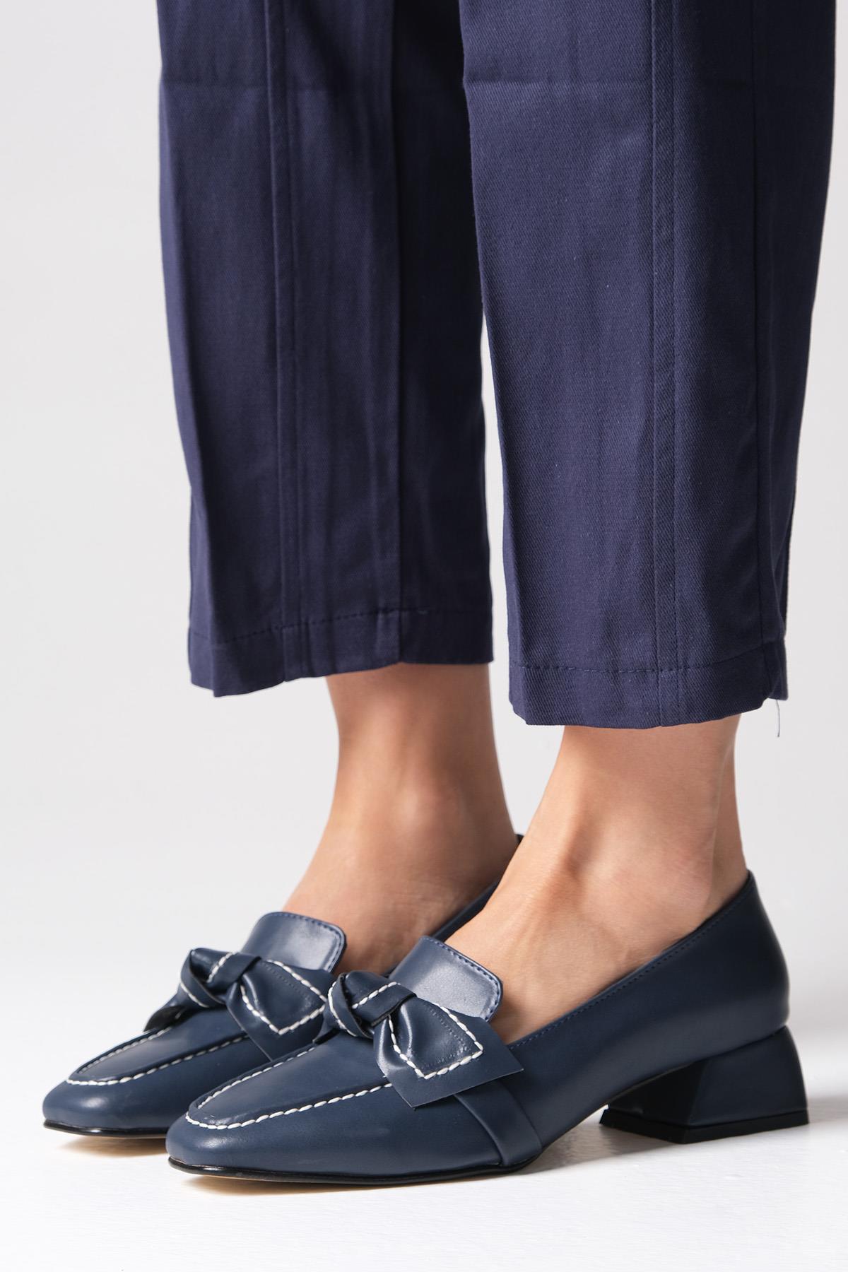 Viola Lacivert Renk Kısa Topuklu Ayakkabı