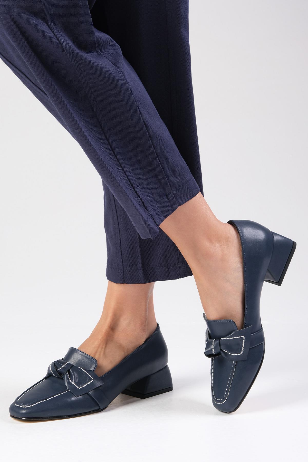 Viola Lacivert Renk Kısa Topuklu Ayakkabı