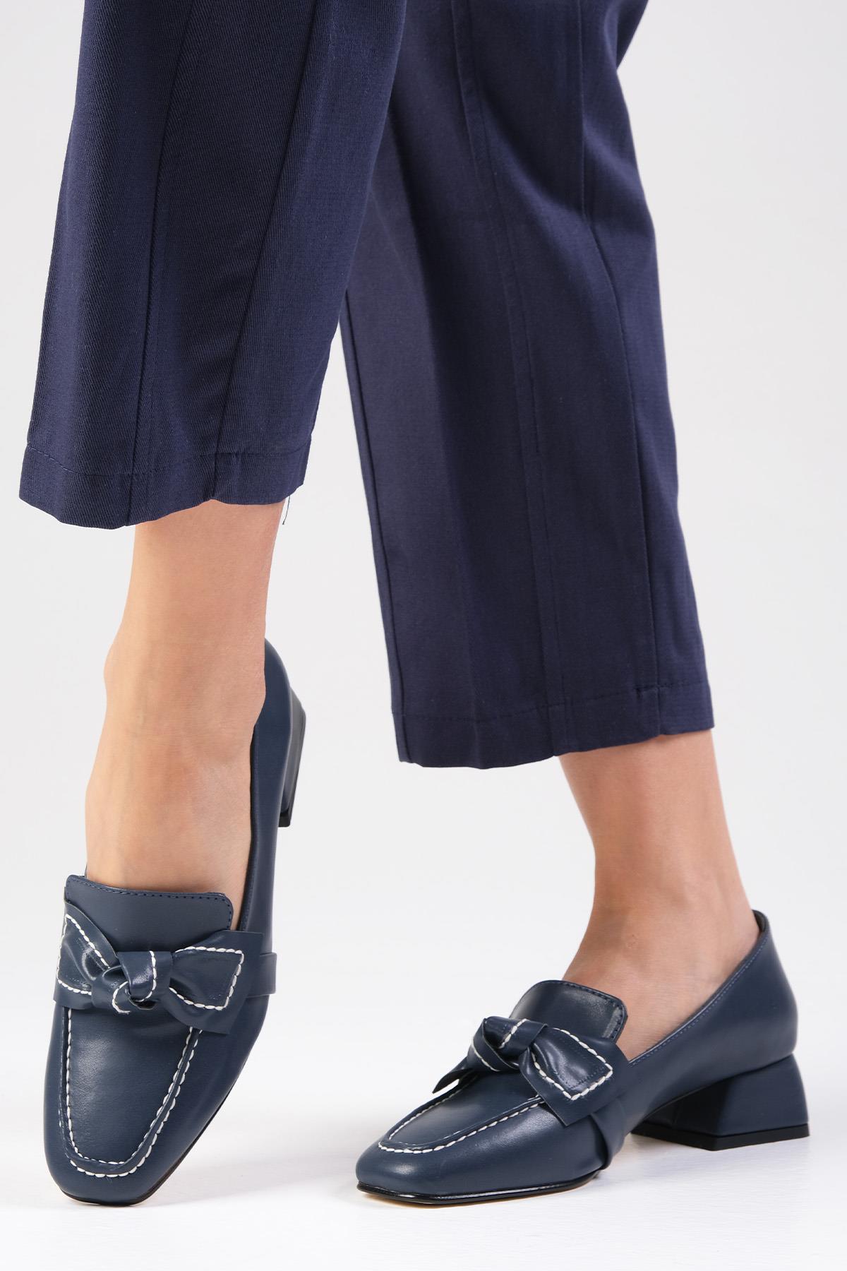 Viola Lacivert Renk Kısa Topuklu Ayakkabı