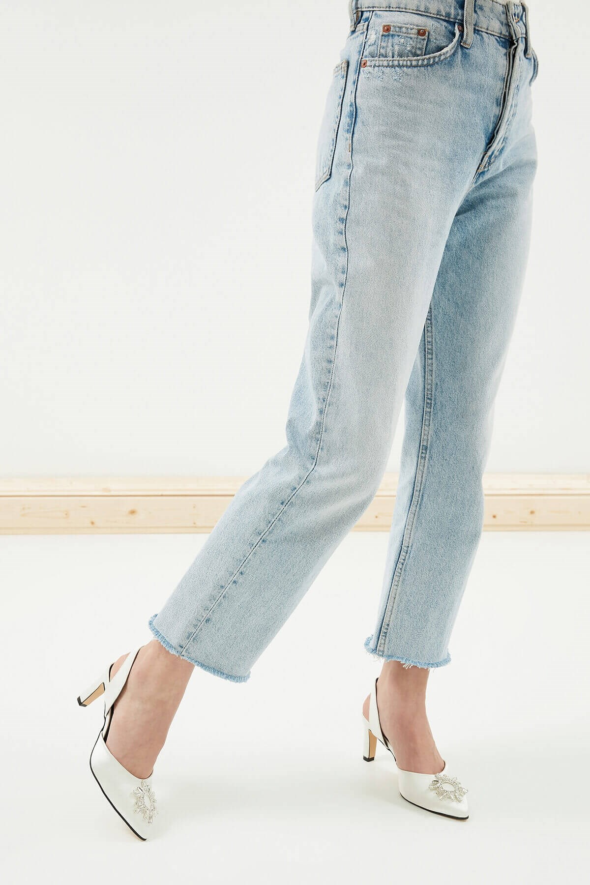 Zoey Beyaz Kısa Topuklu Taşlı Abiye Ayakkabı