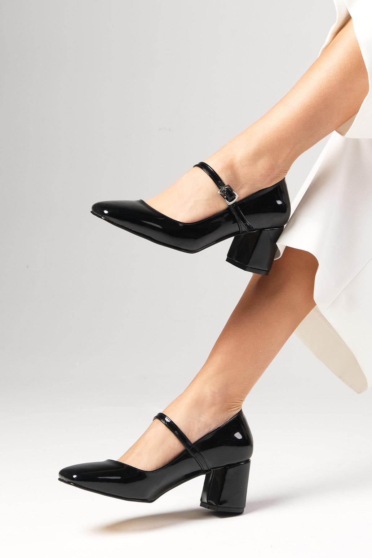 Mio Gusto Siyah Renk Rugan Küt Burunlu Topuklu Ayakkabı