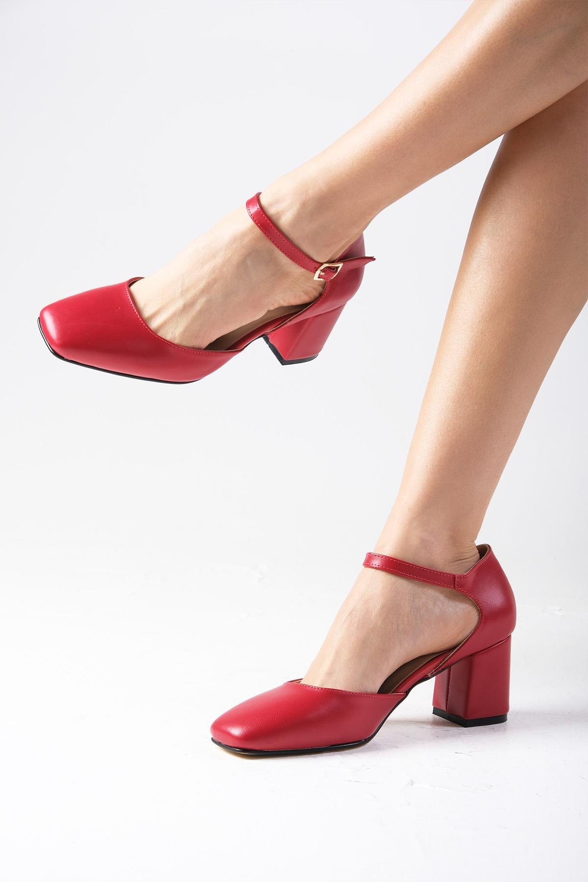 Mio Gusto Kırmızı Renk Küt Burunlu Kadın Topuklu Ayakkabı Modelleri