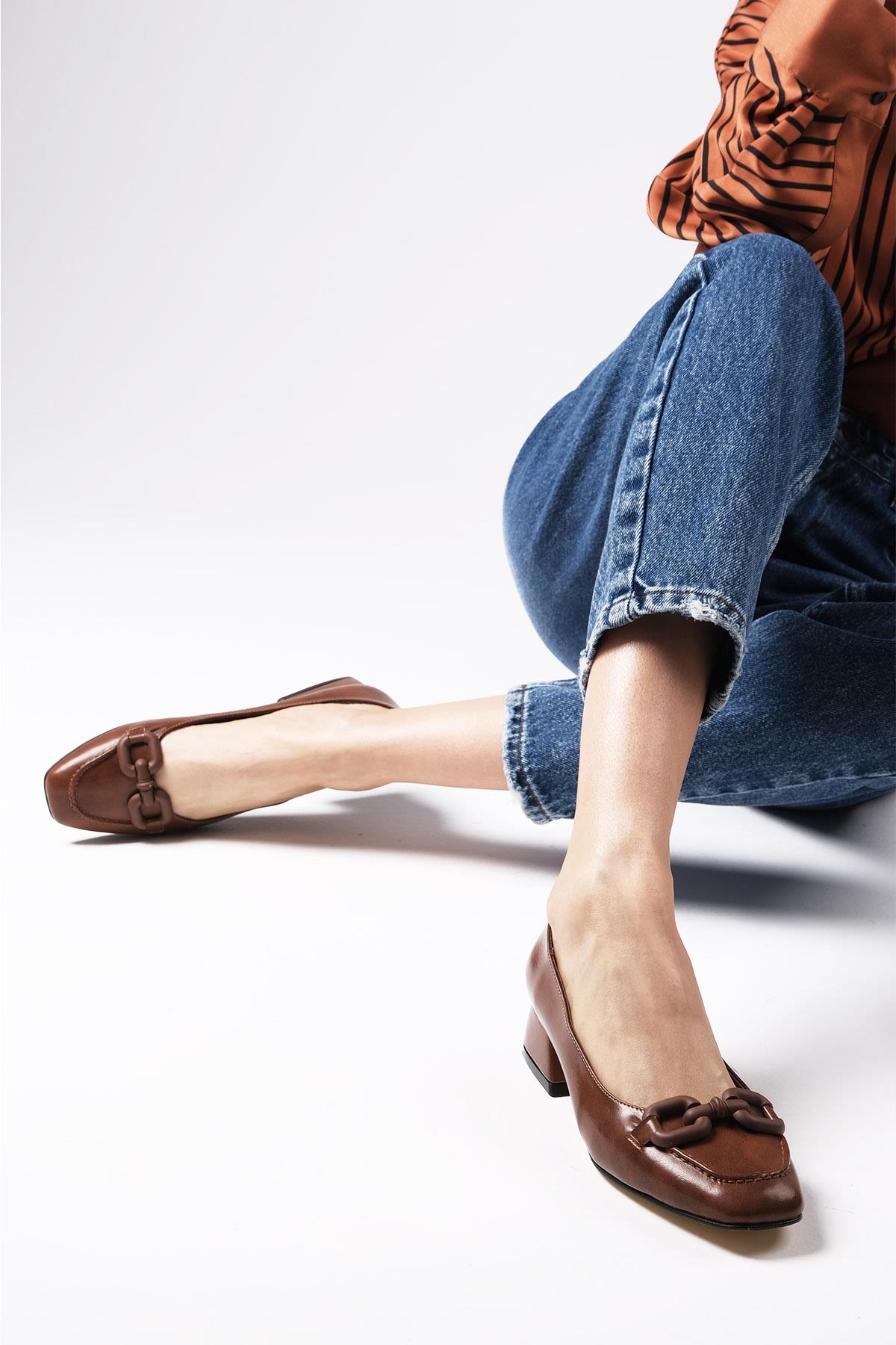 Mio Gusto Kahverengi Küt Burunlu Kısa Topuklu Ayakkabı