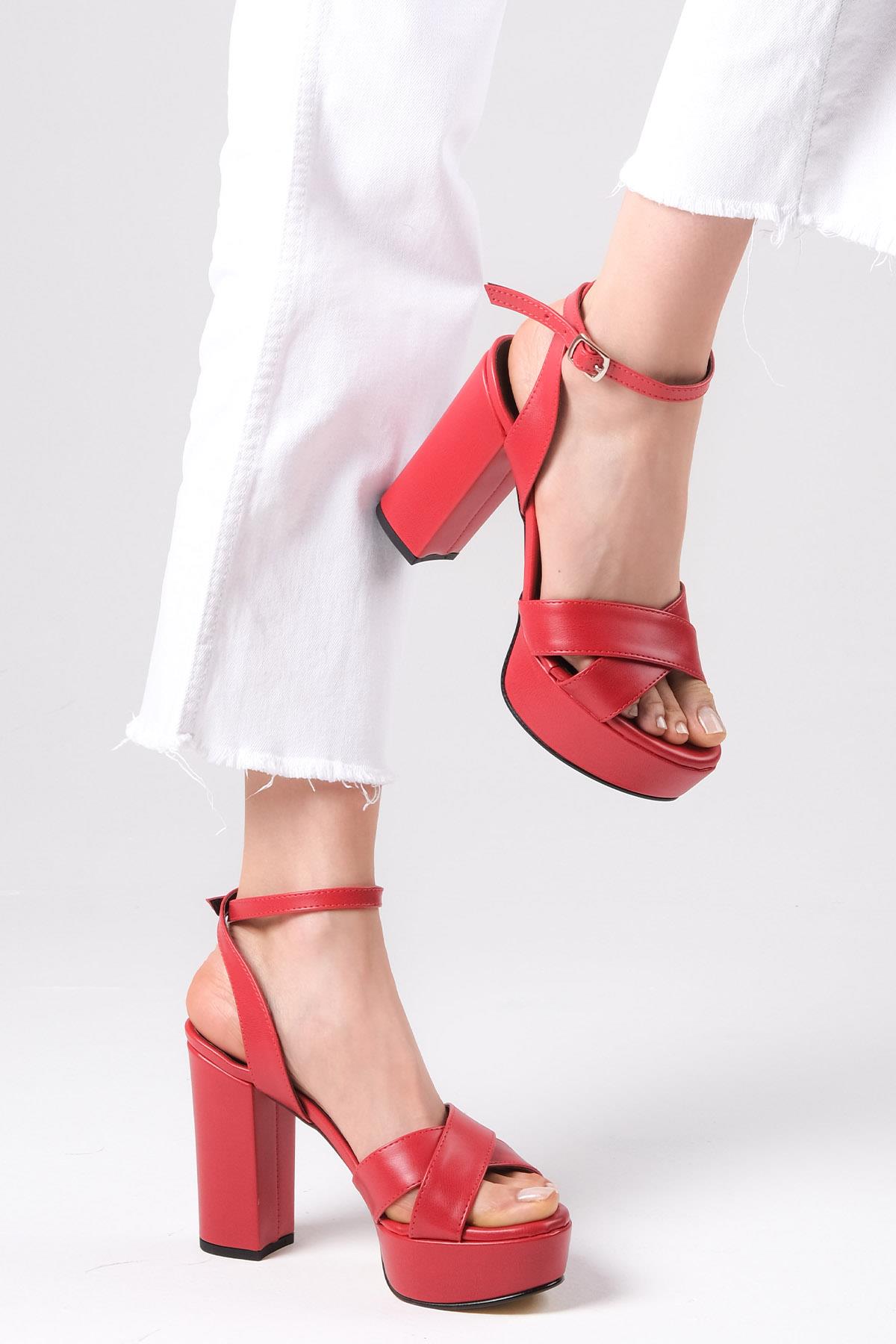 Mio Gusto Kırmızı Renk Platformlu Sandalet
