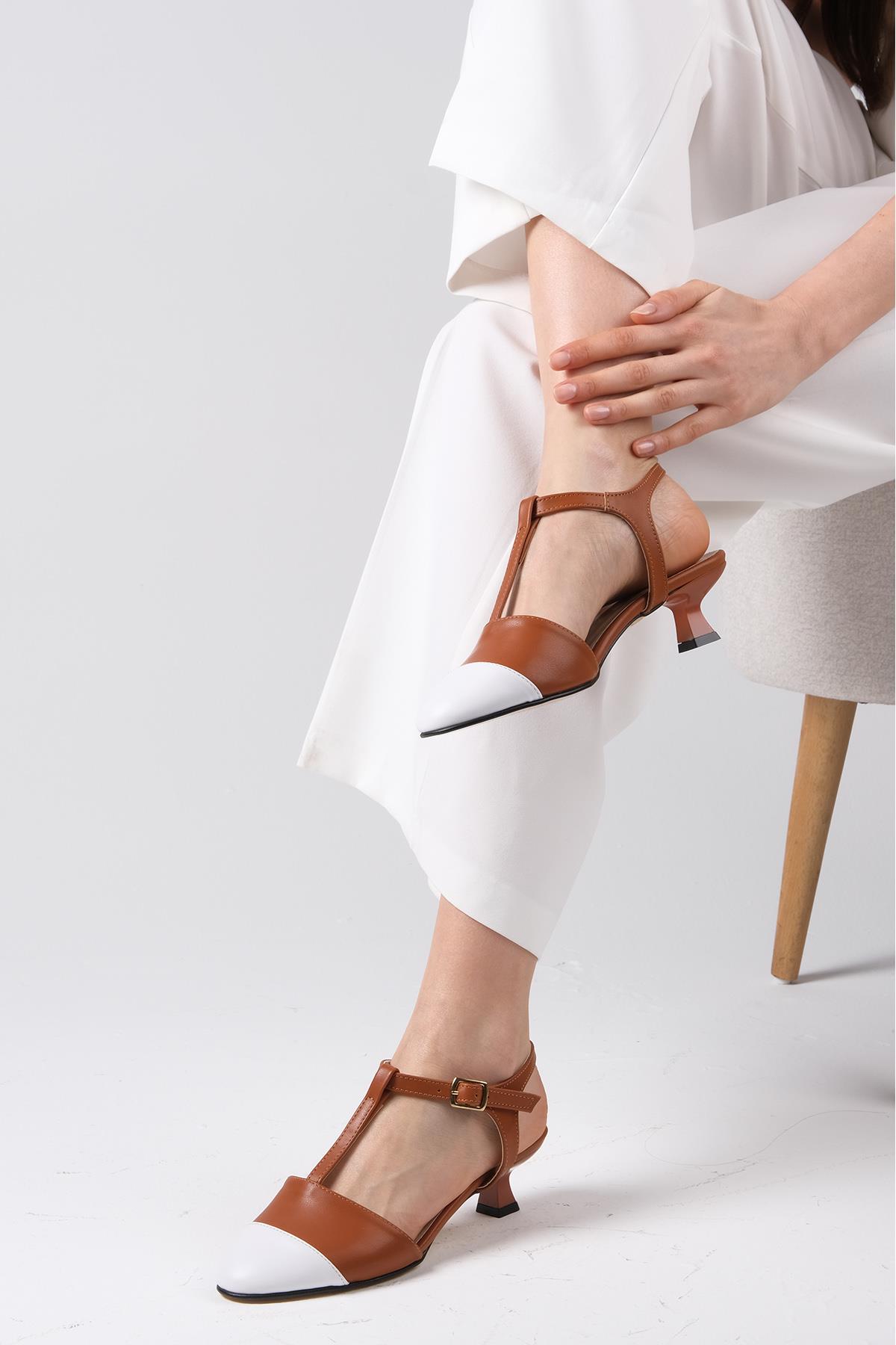 Mio Gusto Taba Beyaz Renk Arkası Açık Kısa Topuklu Ayakkabı