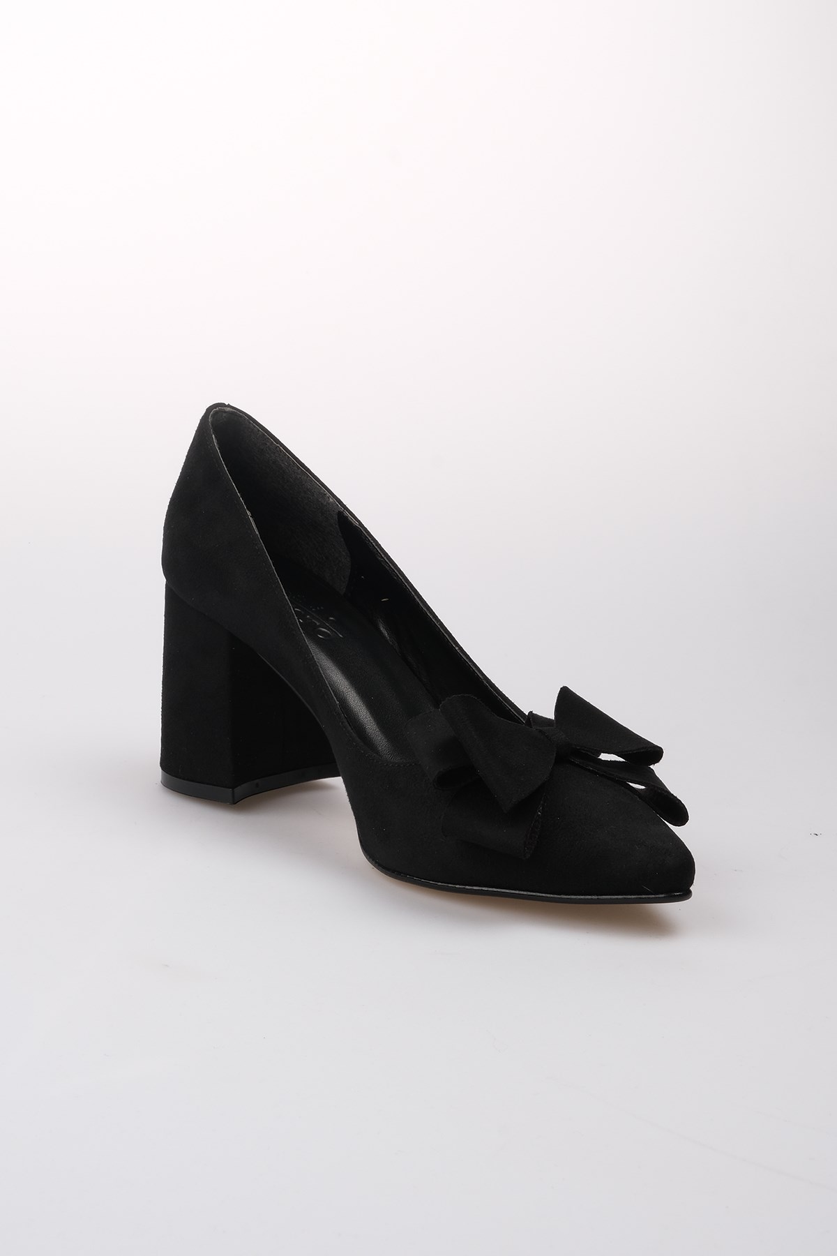 Mio Gusto Siyah Renk Süet Fiyonk Aksesuarlı Topuklu Ayakkabı