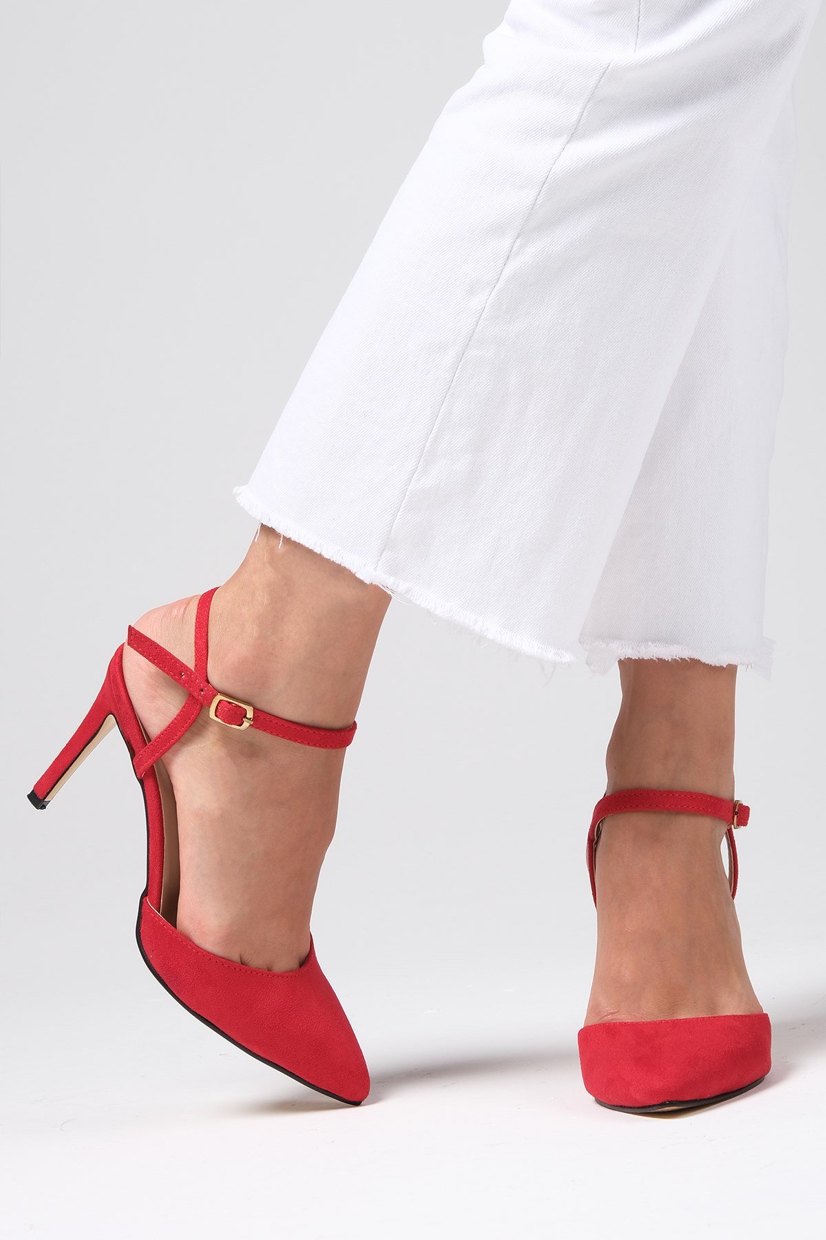 Mio Gusto Kırmızı Renk Süet Bilek Bantlı Topuklu Ayakkabı