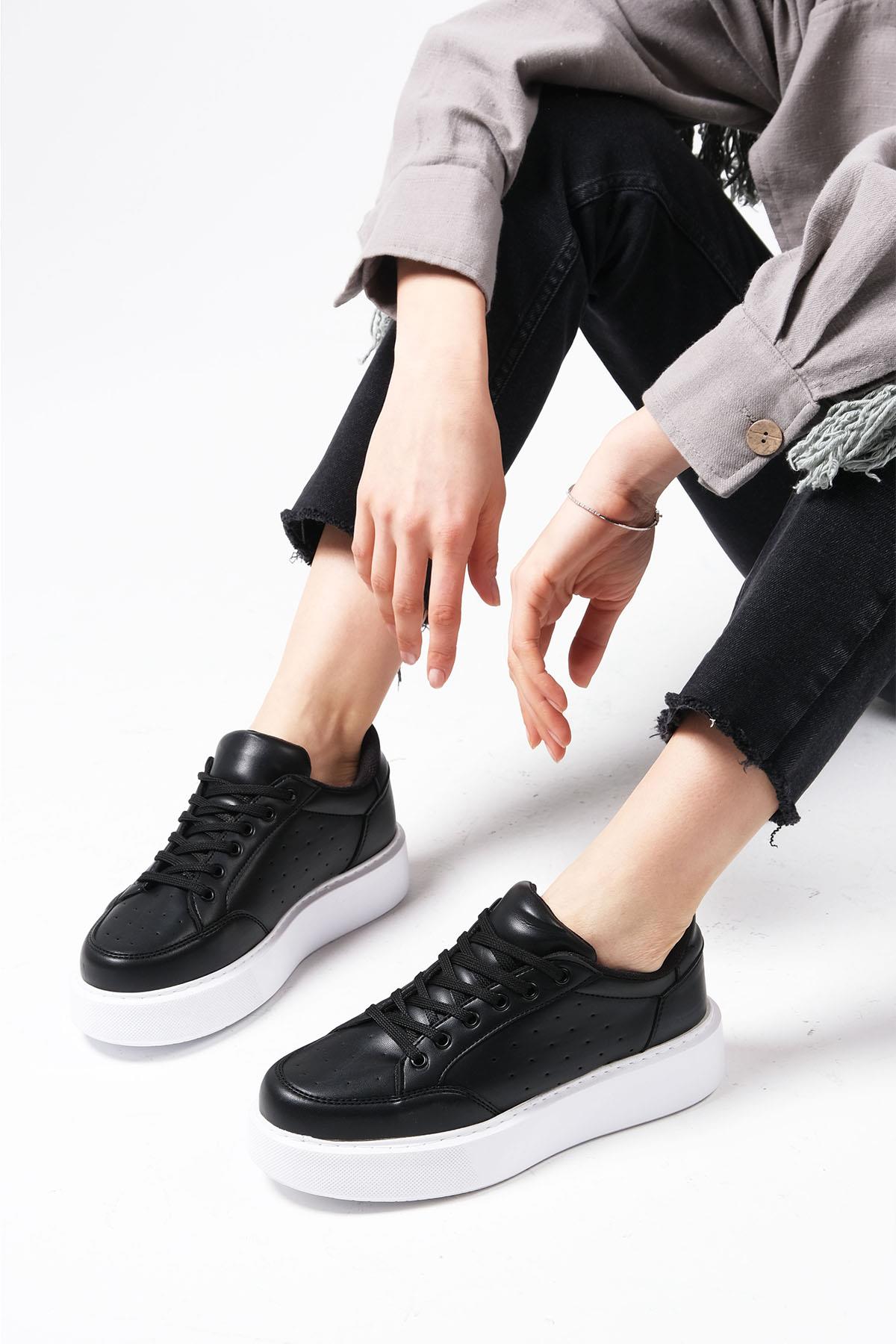 Mio Gusto Kırık Beyaz Renk Bağcıklı Kadın Sneaker