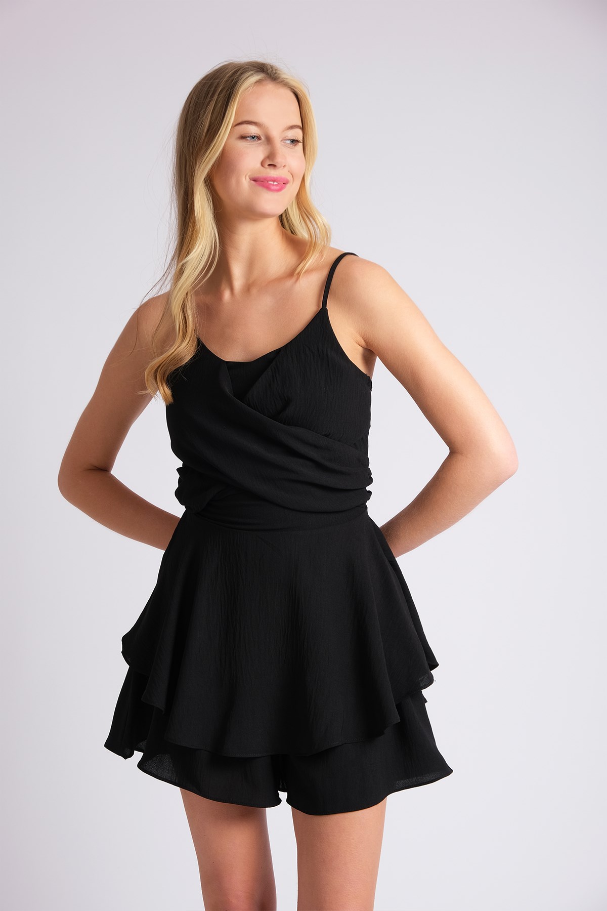 Mio Gusto Siyah Renk Askılı Kadın Şort Elbise Tulum