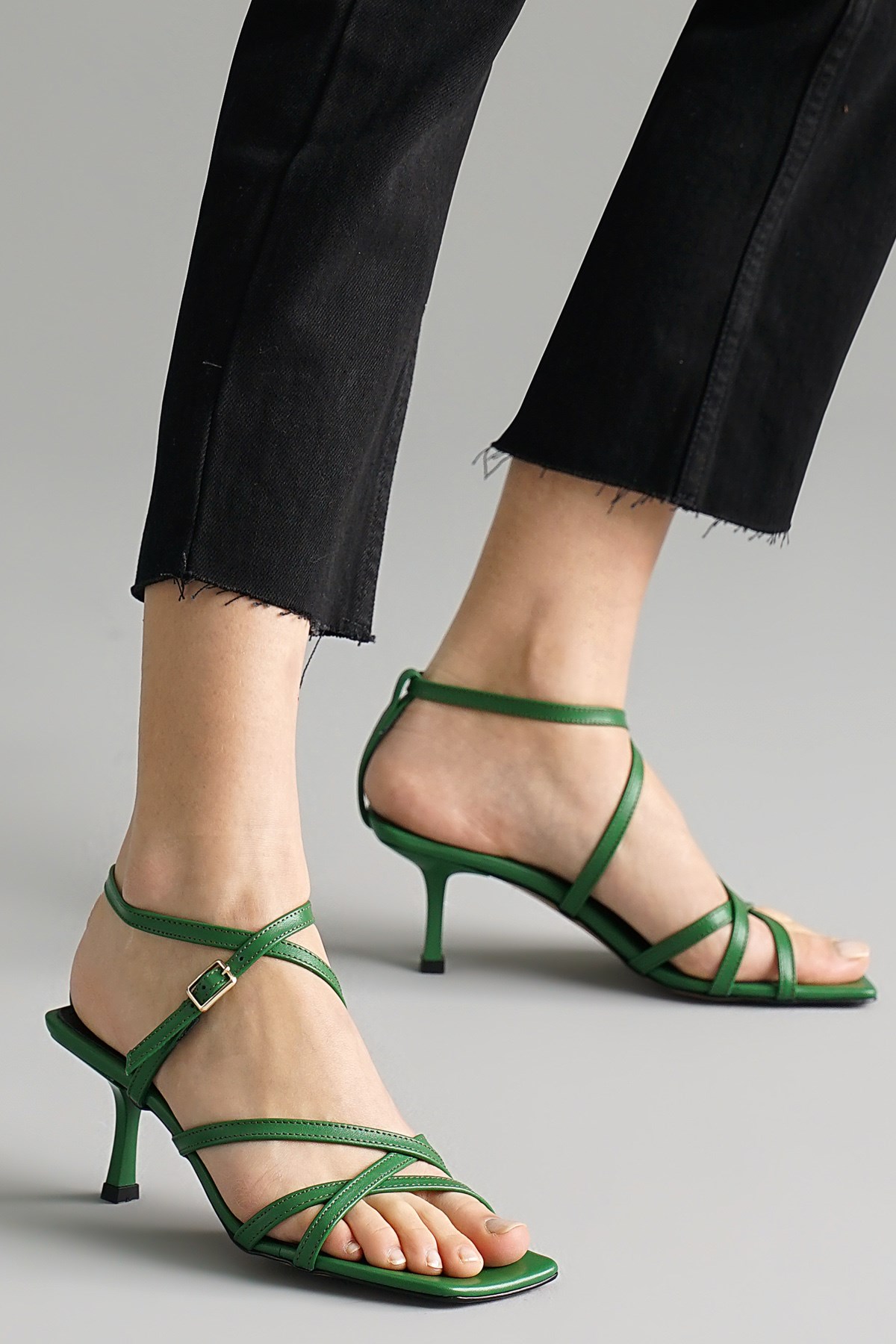 Mio Gusto Yeşil Renk Topuklu Sandalet