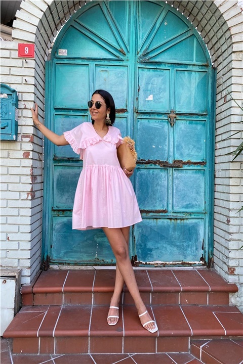 Pembe Yaka Detaylı Elbise