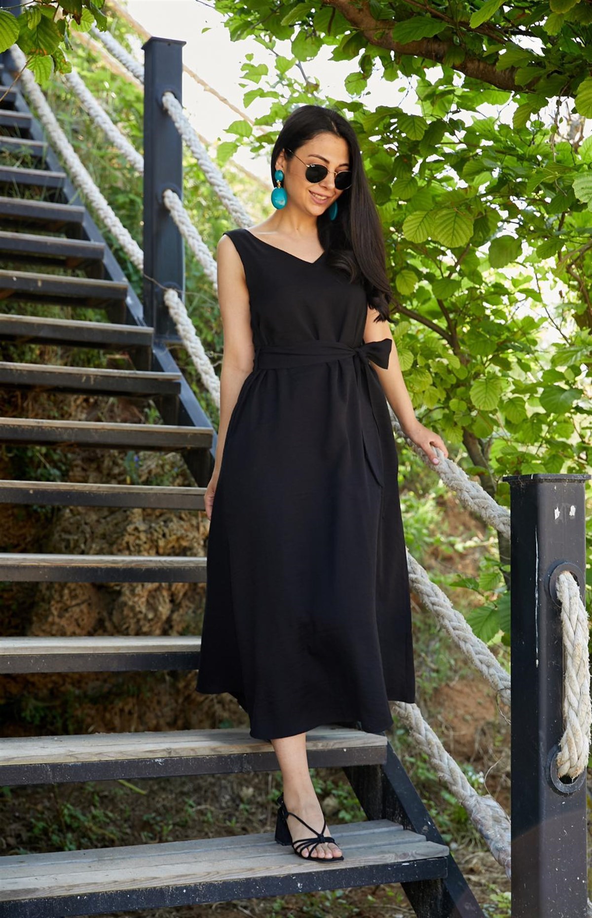 Siyah V Yaka Basic Kolsuz Elbise-03