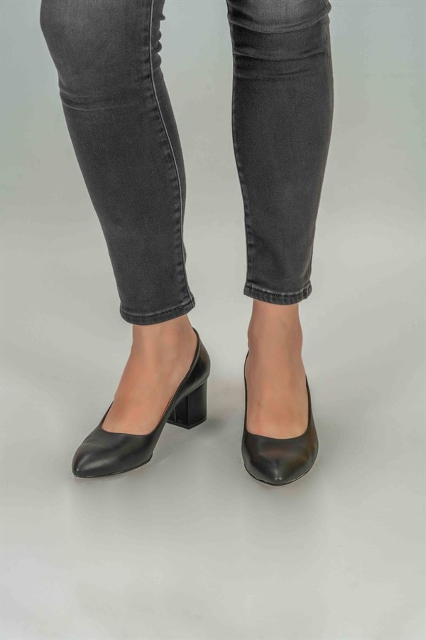 Afra Günlük Klasik Topuklu Ayakkabı -Siyah