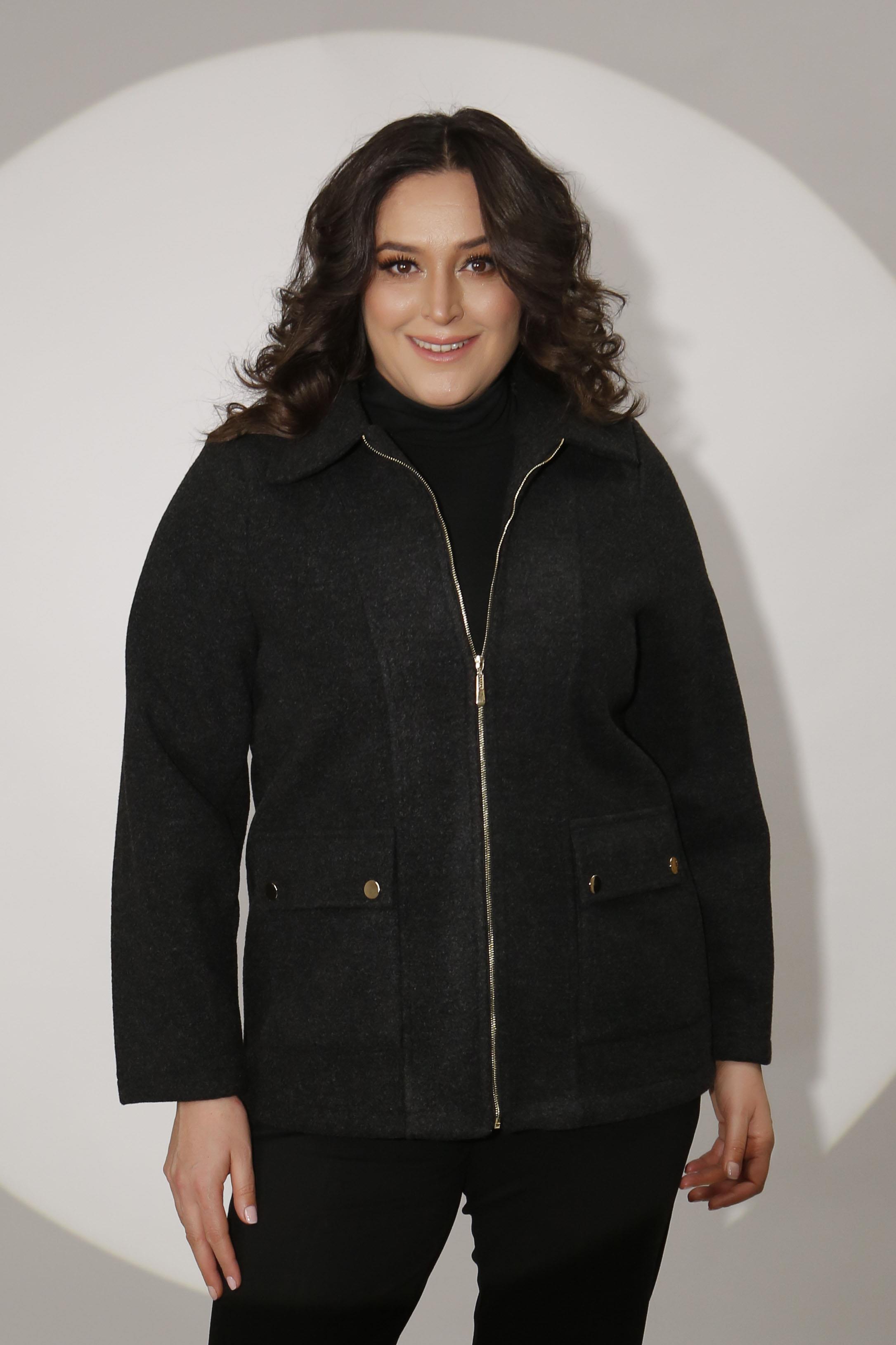 Trend42plus Büyük Beden Cep Kapaklı Fermuarlı Siyah Kaşe Kaban