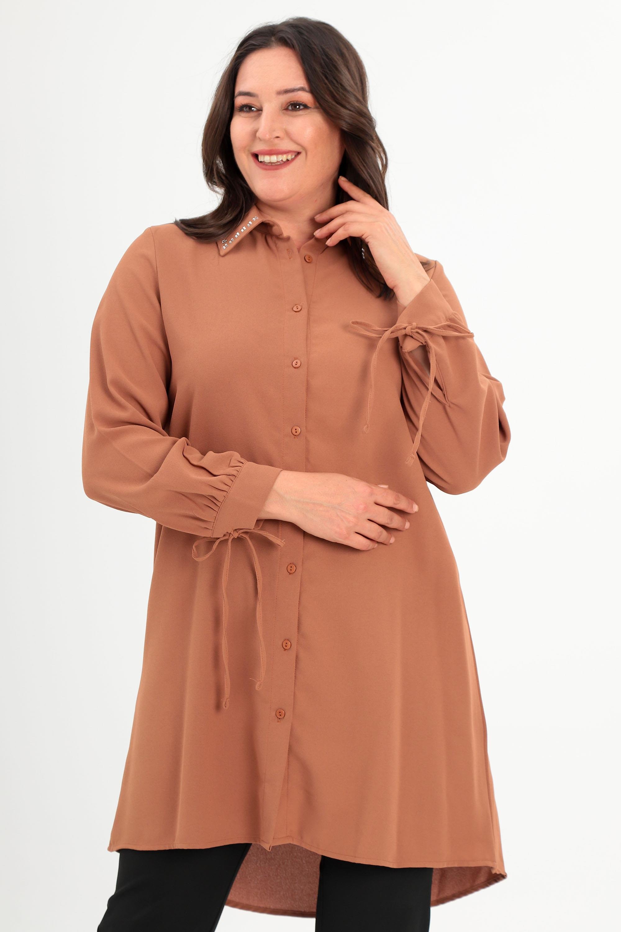 Trend42plus Büyük Beden Yakası Baget Taşlı Camel Tunik