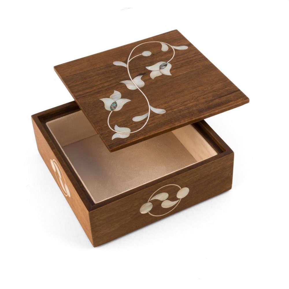 YEŞİL SEDEFLİ KAPAKLI CEVİZ KUTU(20*20*7.5 cm)