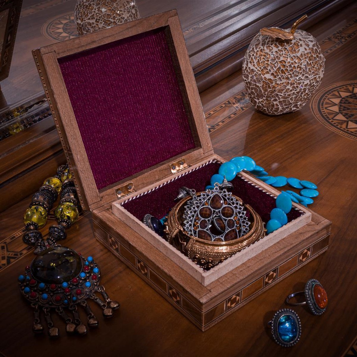 Sevgililer Günü İsimli Kişiselleştirilebilir KutuHelena Wood Art