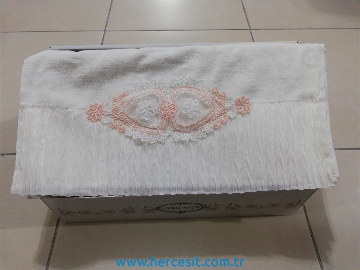 Kadife Nakışlı El Havlusu