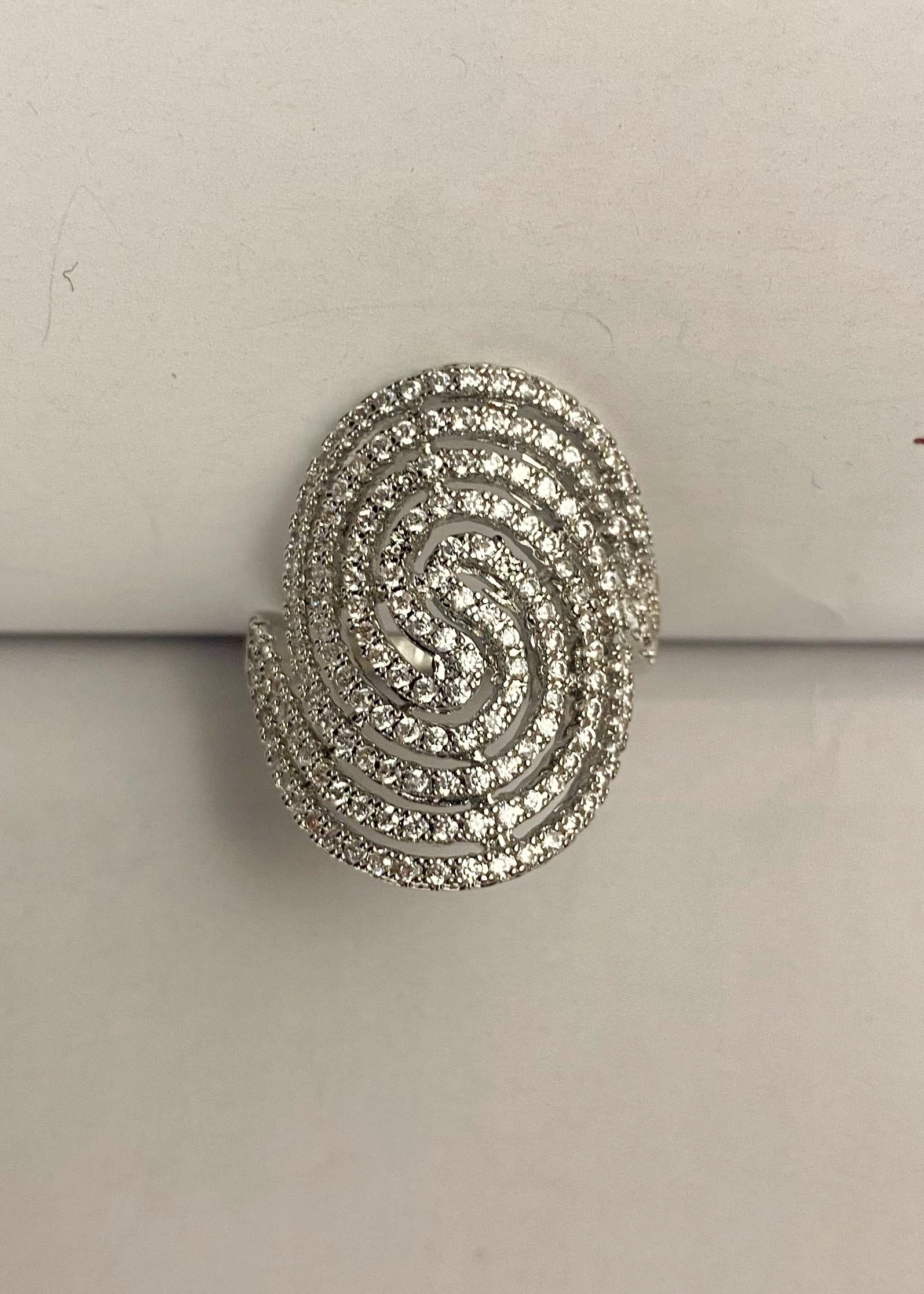 Oval Taşlı Yüzük 