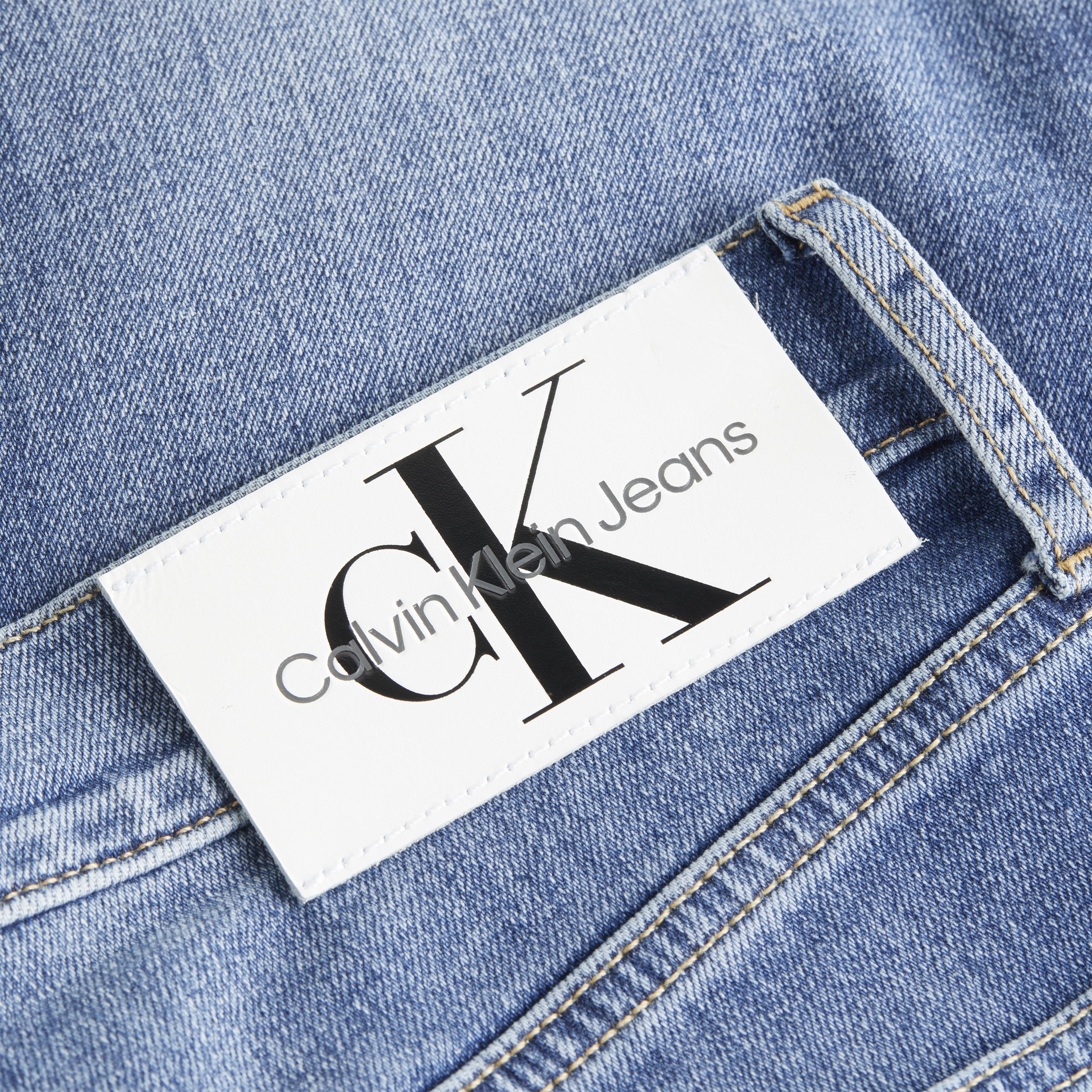 Erkek Marka Logolu Şık Görünüşlü Kot Denim Kumaş Kısa Kapri Pantolon Mavi  Kot Şort J30J324874-1A4