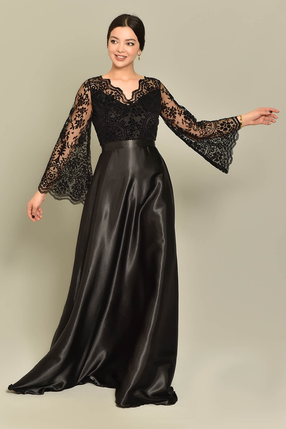 Siyah Üzeri Saten Abiye Elbise - Moda Kapımda İle Kapınızda!