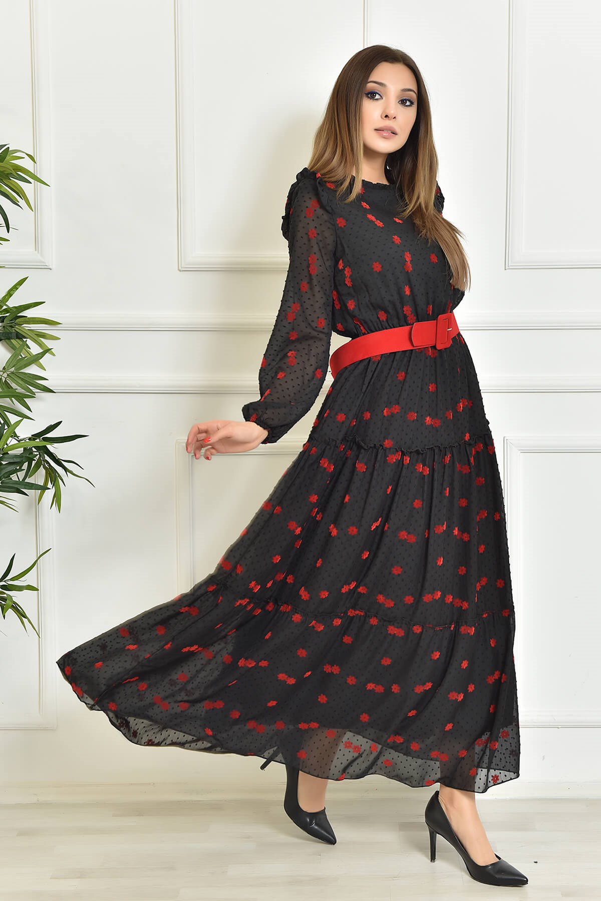 Siyah Kırmızı Puantiyeli Kemerli Şifon Elbise - Moda Kapımda İle Kapınızda!